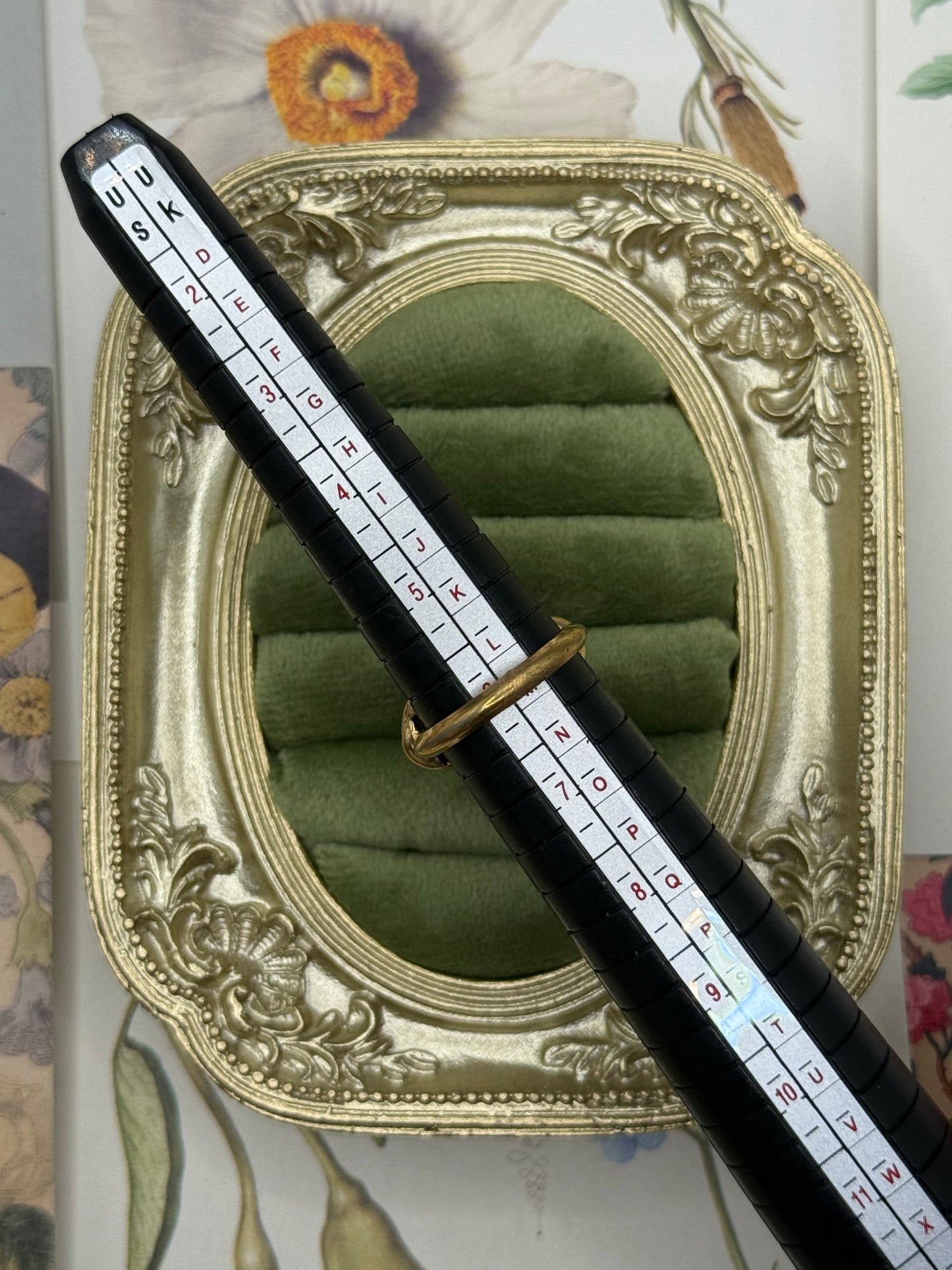 Vintage Gold Tone Avon Ring Size 6