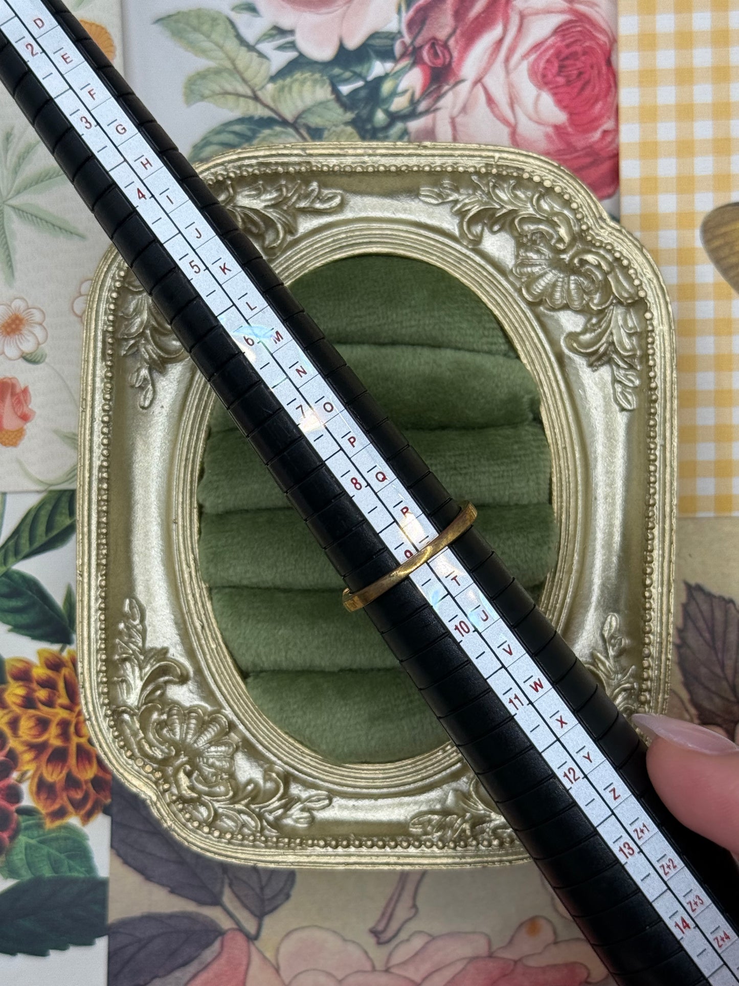 Vintage Gold Tone Green Stone Ring Size 9