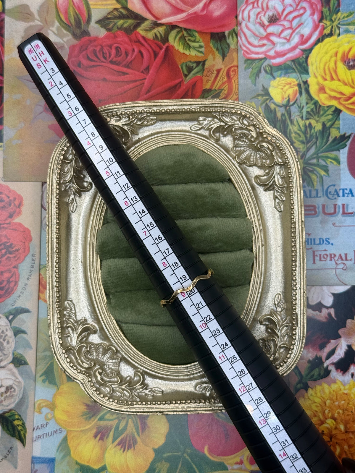 Vintage Gold Tone Avon Wavy Stacker Band Size 9
