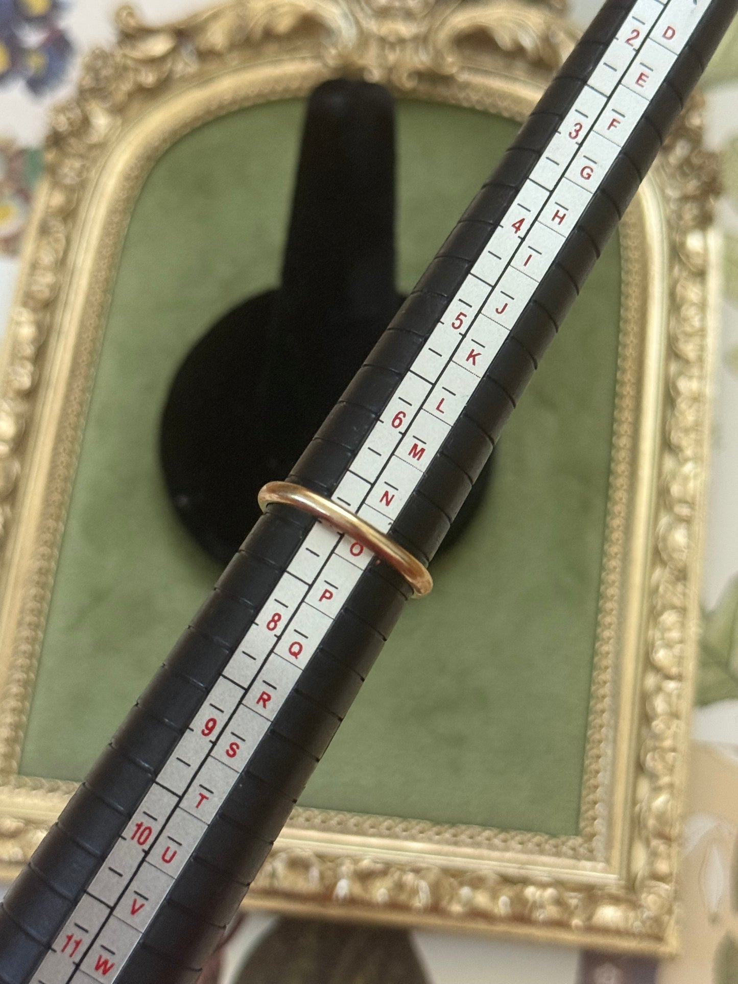 Vintage Gold Tone Avon Trapped Jade Ring Size 7