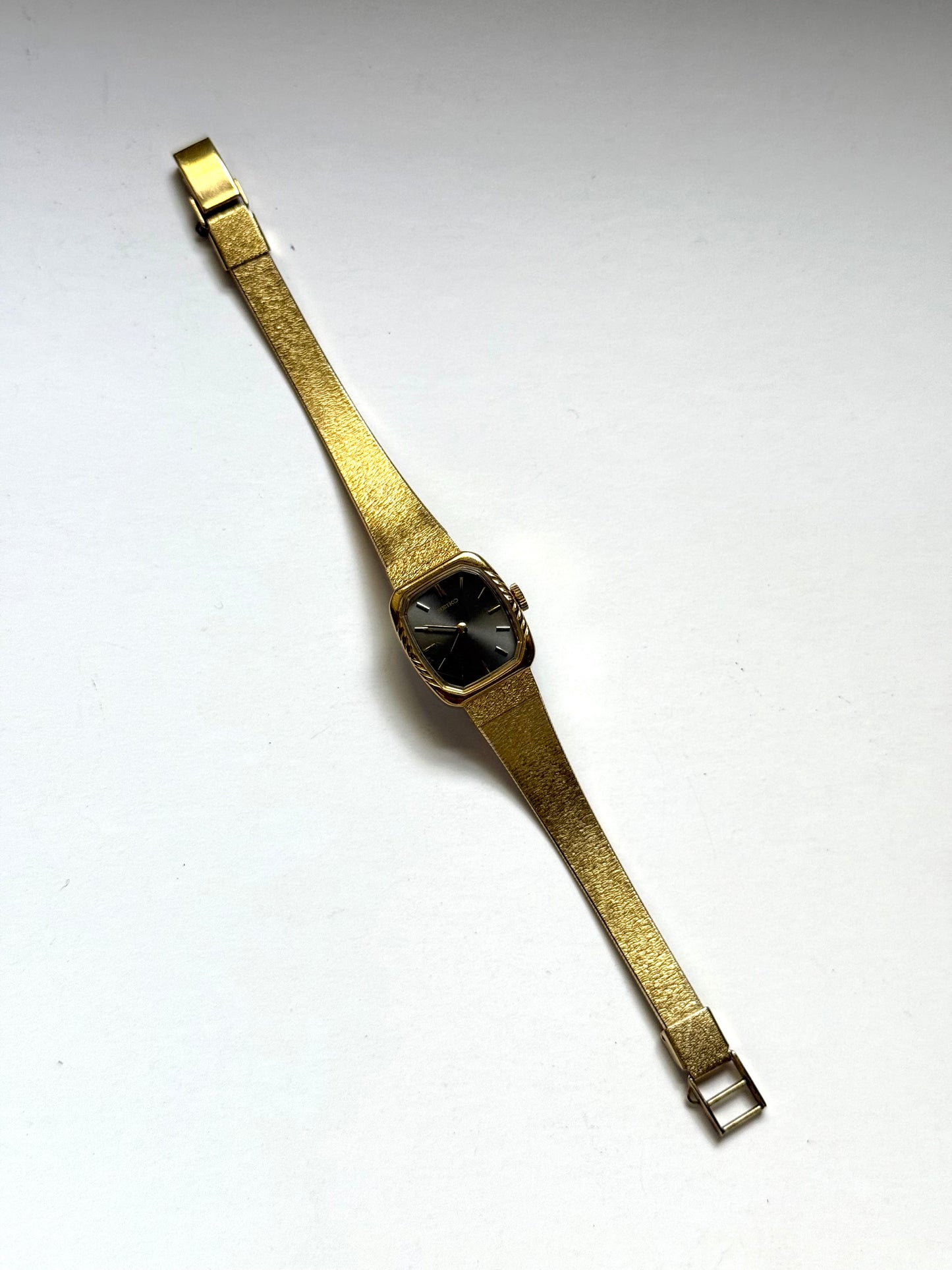working gold tone wind up gray dial seiko watch
