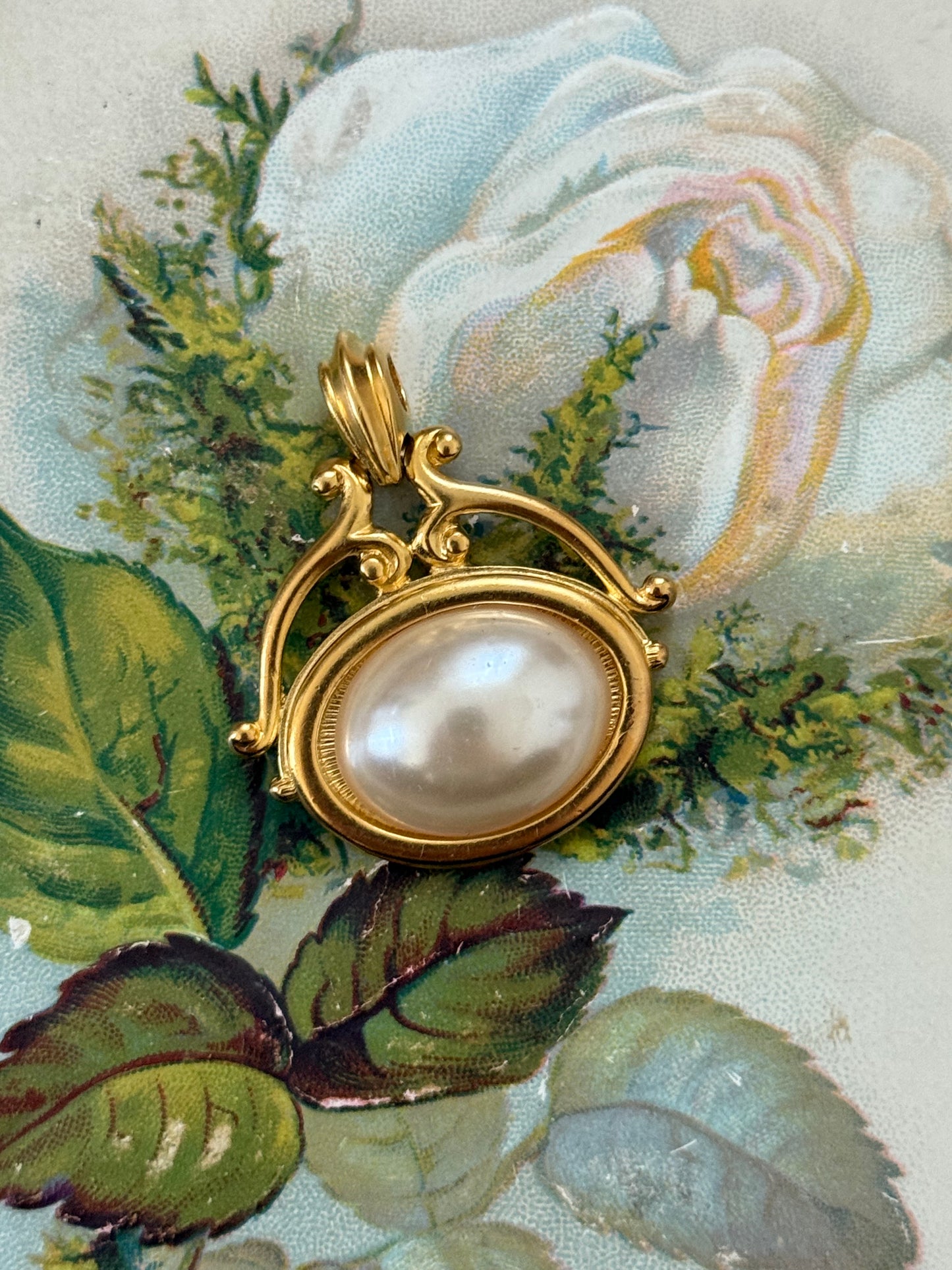 gold tone pearl pendant