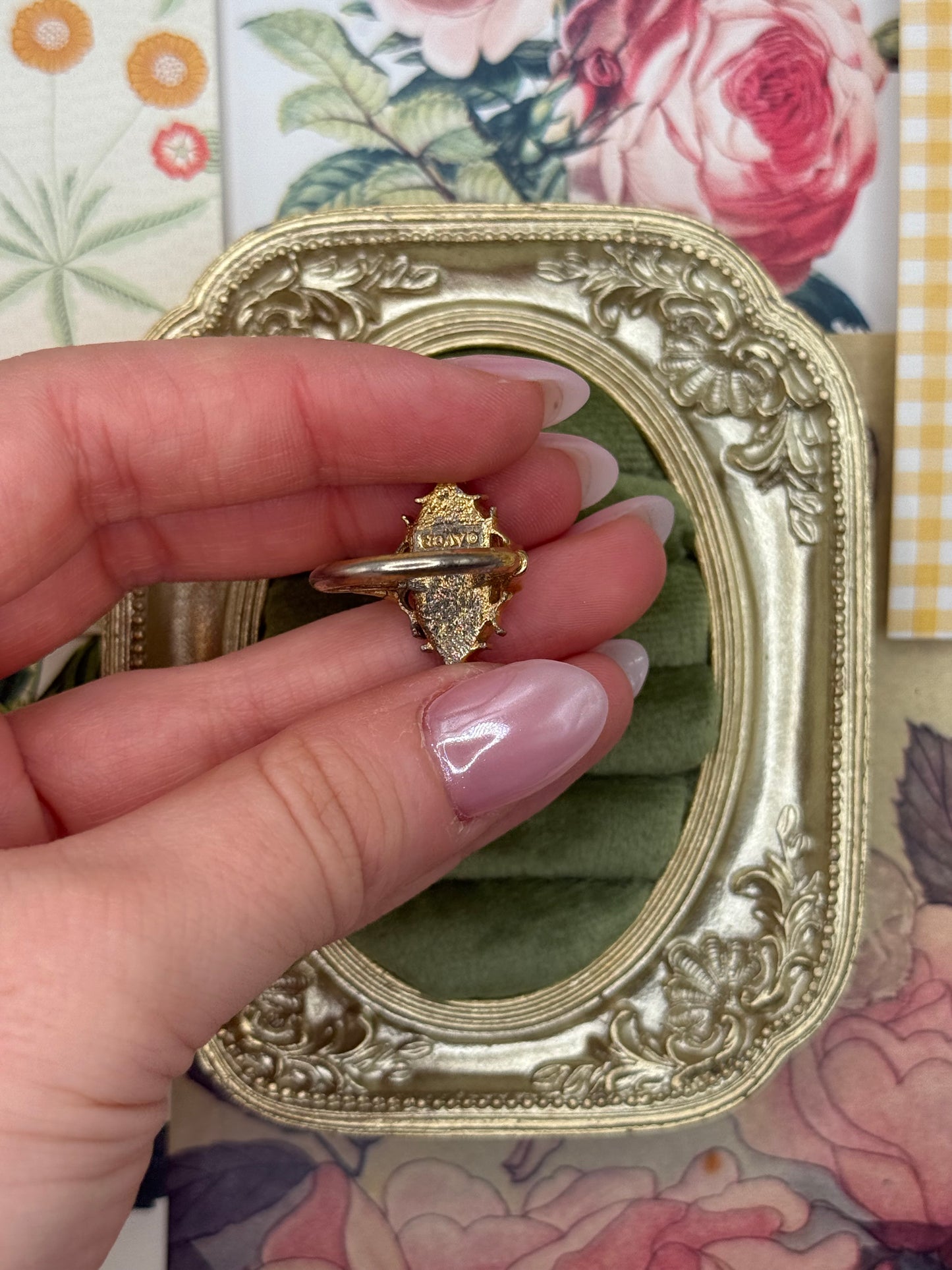 Vintage Gold Tone Avon Cameo Ring - Read Desc