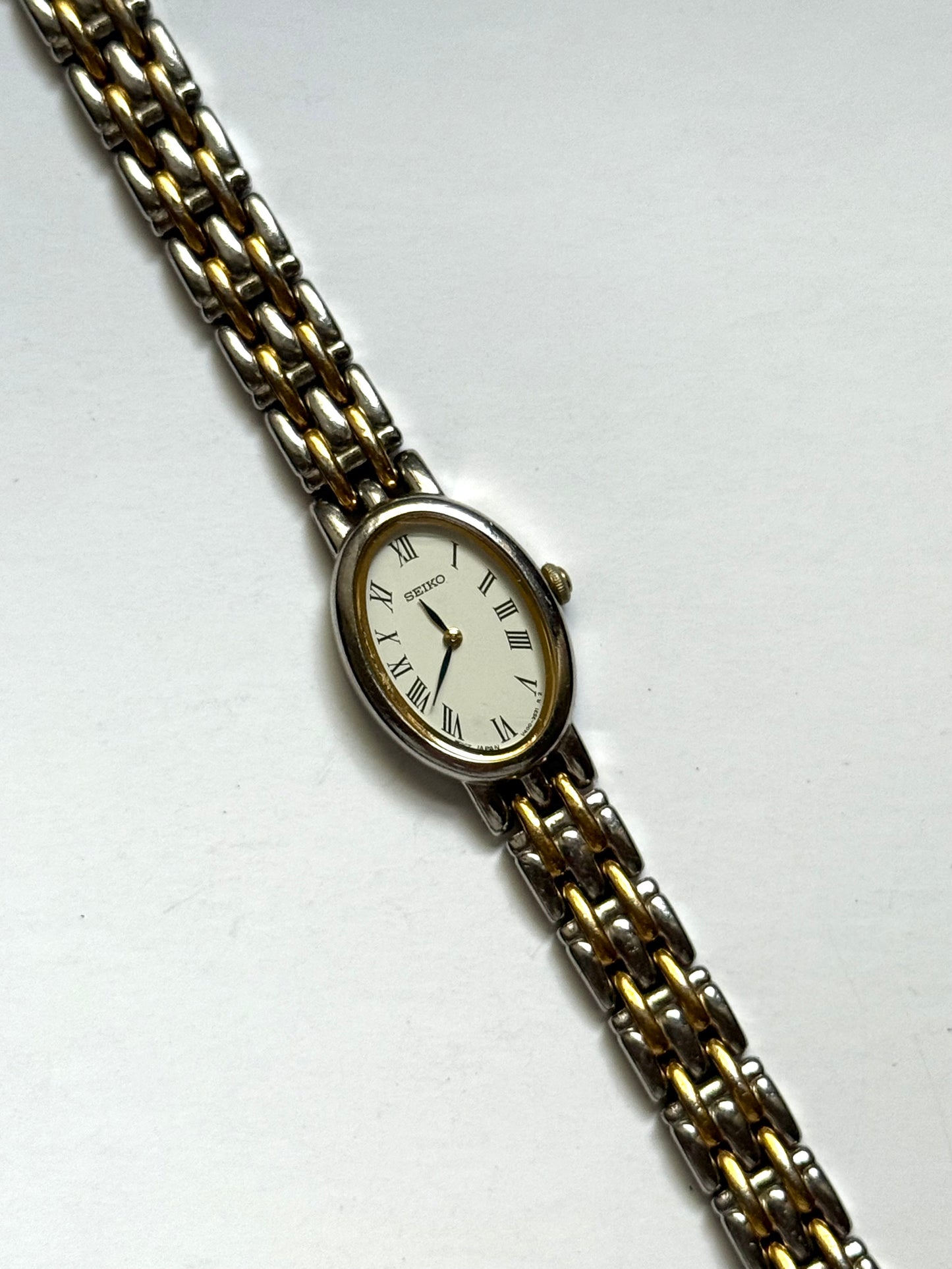 working two tone oval dial seiko watch