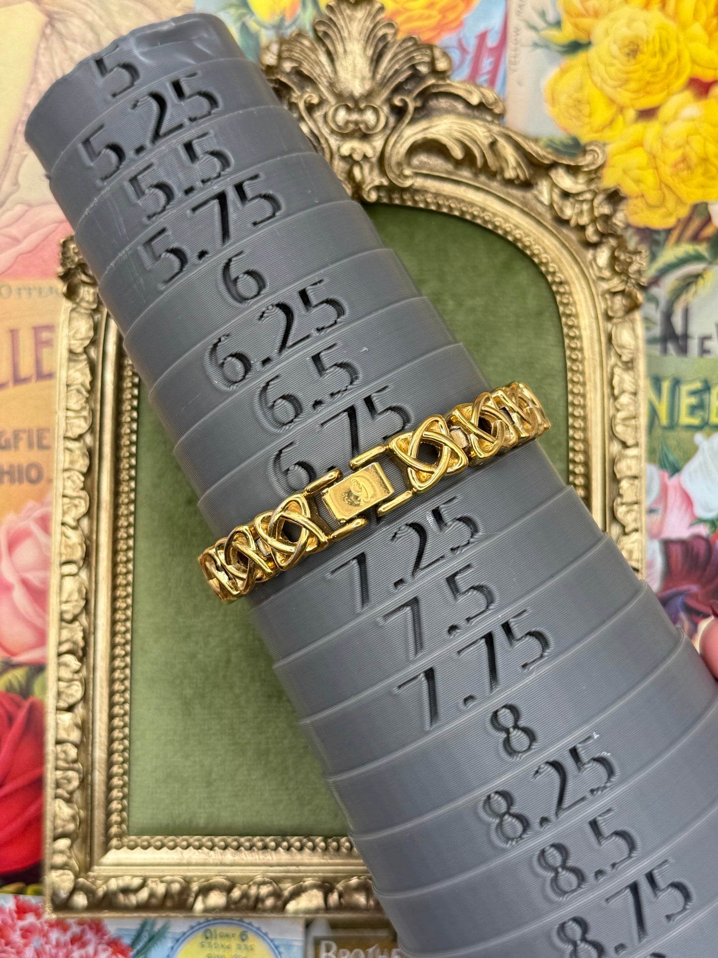Working Vintage Gold Tone Oscar de la Renta Watch