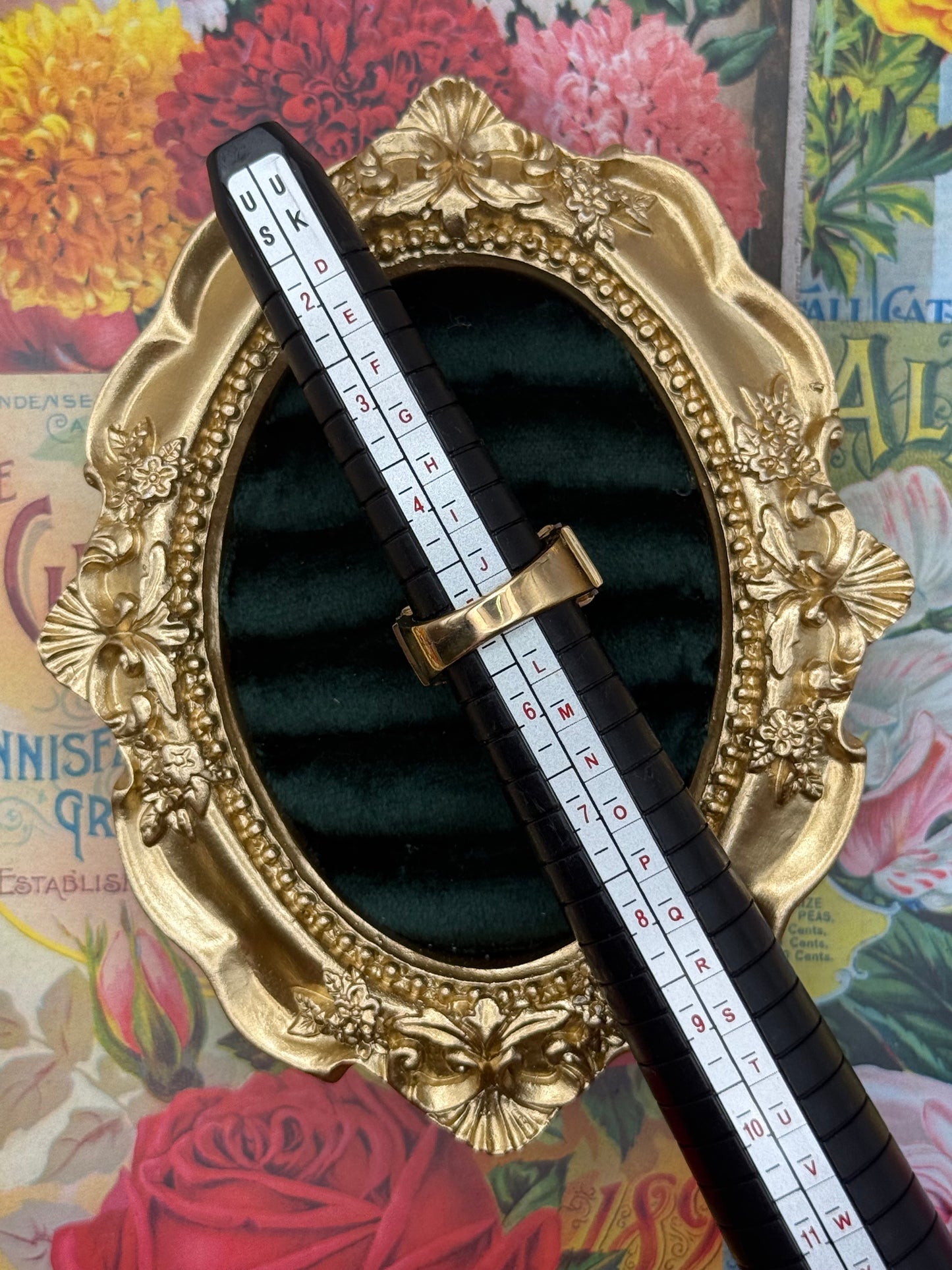 Vintage Gold Tone Old Stock Ring Size 5