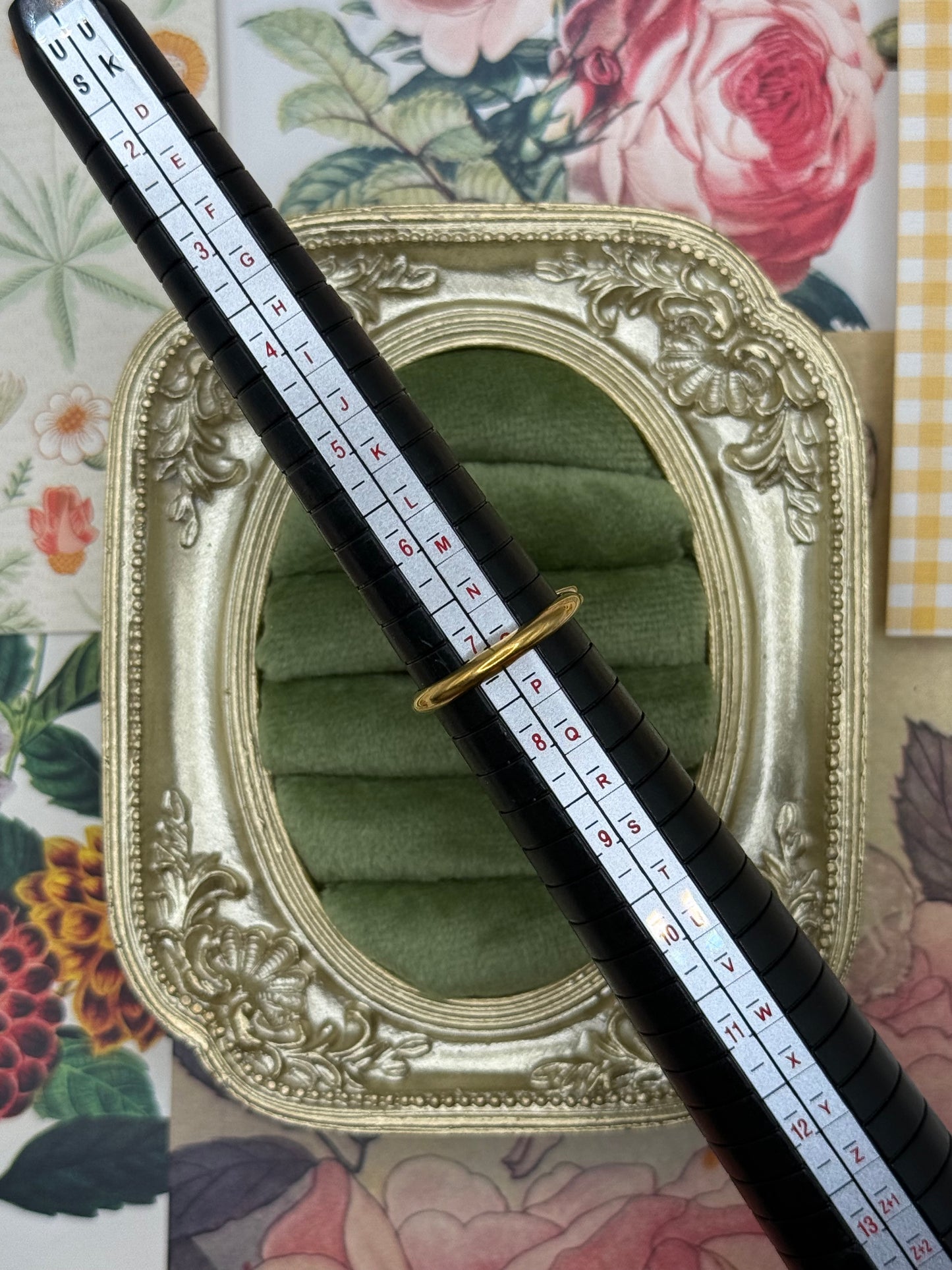 Vintage Gold Tone Avon Ring Size 7