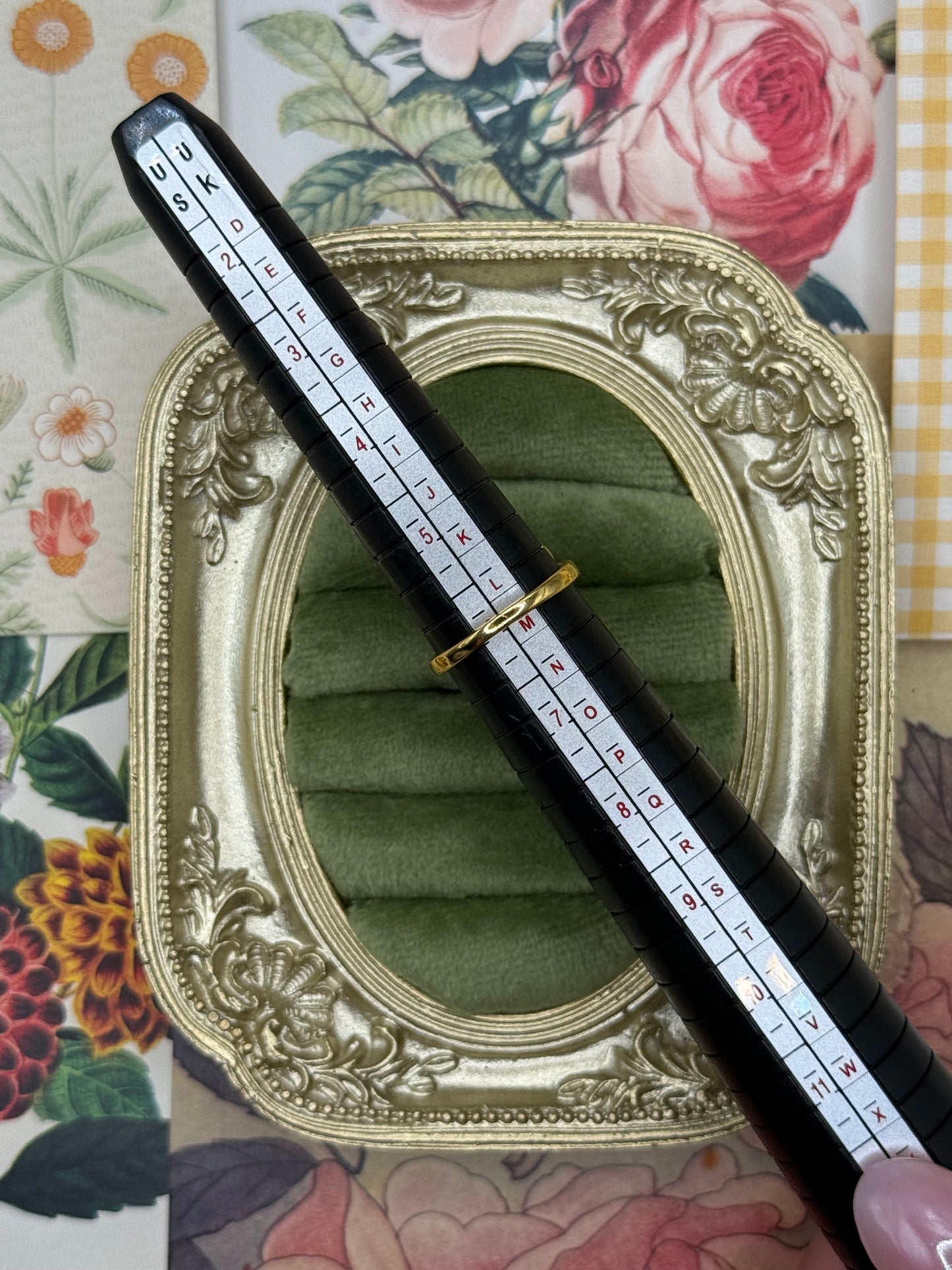 Vintage Gold Tone Purple Stone Ring Size 6