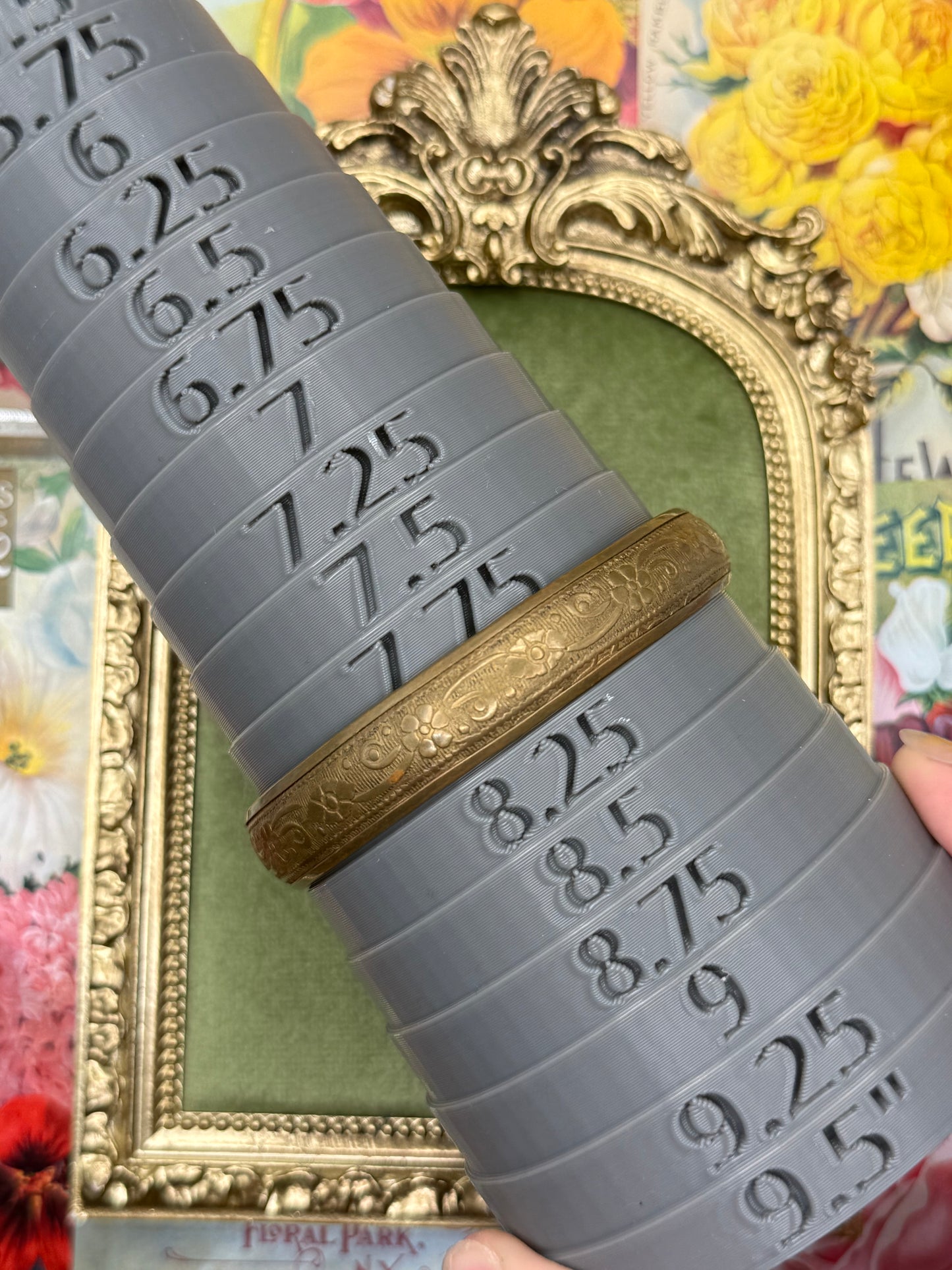 Vintage Floral Detailed Bangle 8”