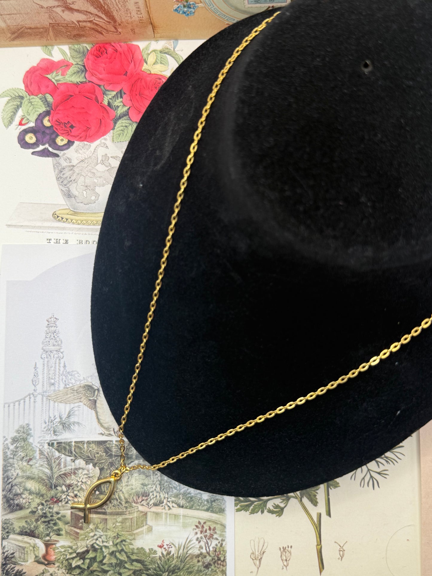 Vintage Gold Tone Fish Pendant Necklace