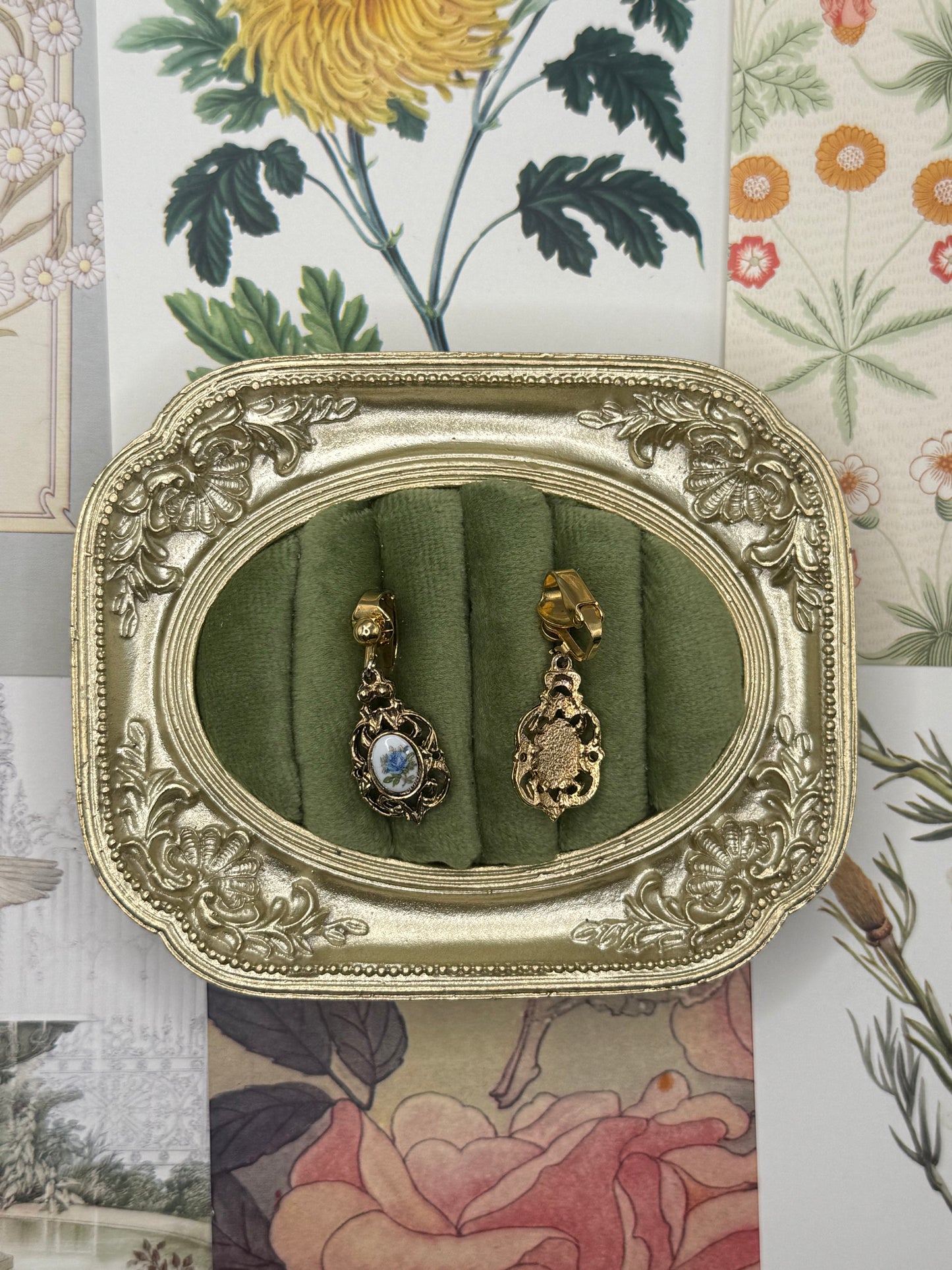 Vintage Gold Tone Floral Clip On Earrings