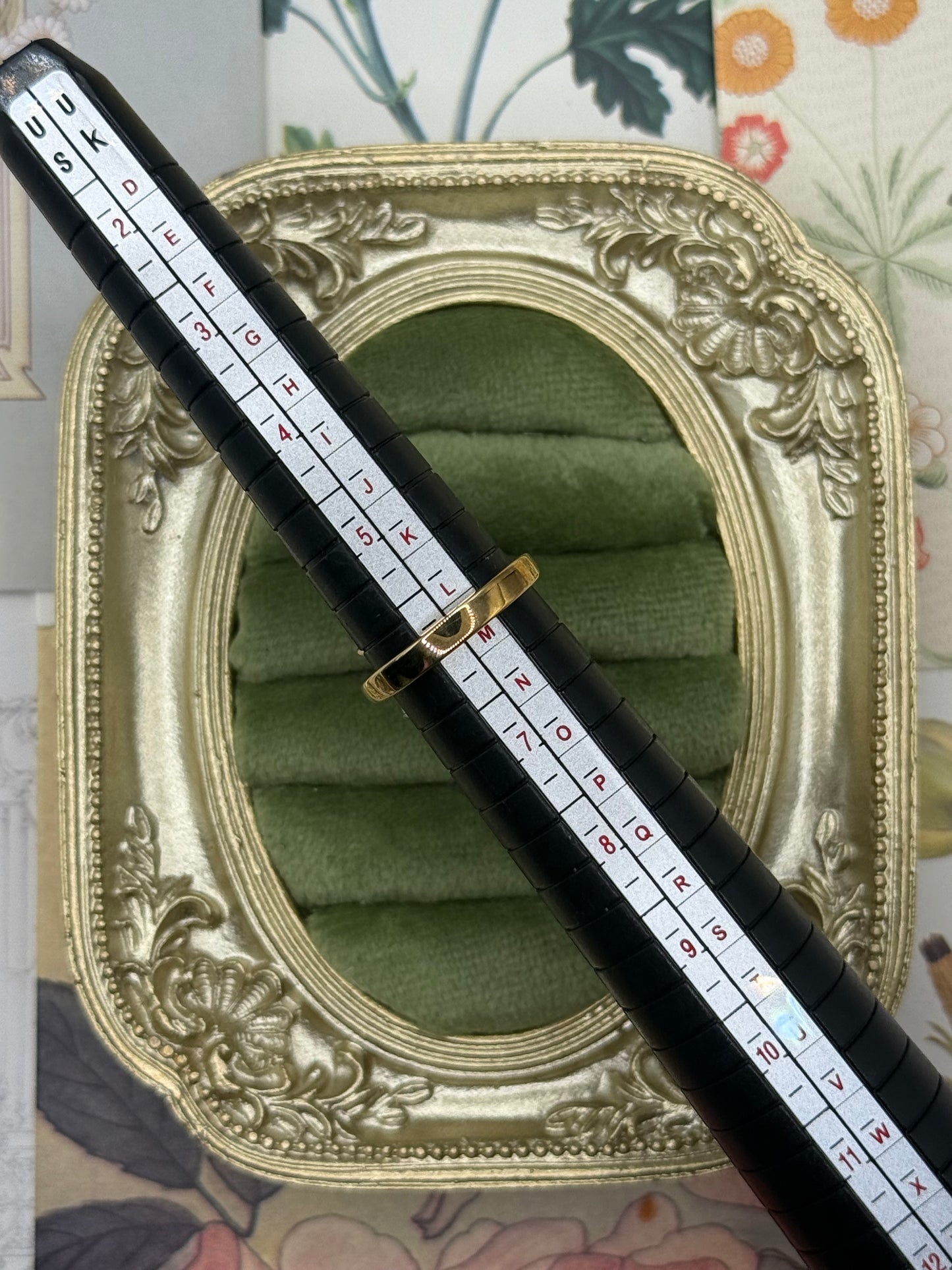 Vintage Gold Tone Old Stock Gemstone Ring Size 6