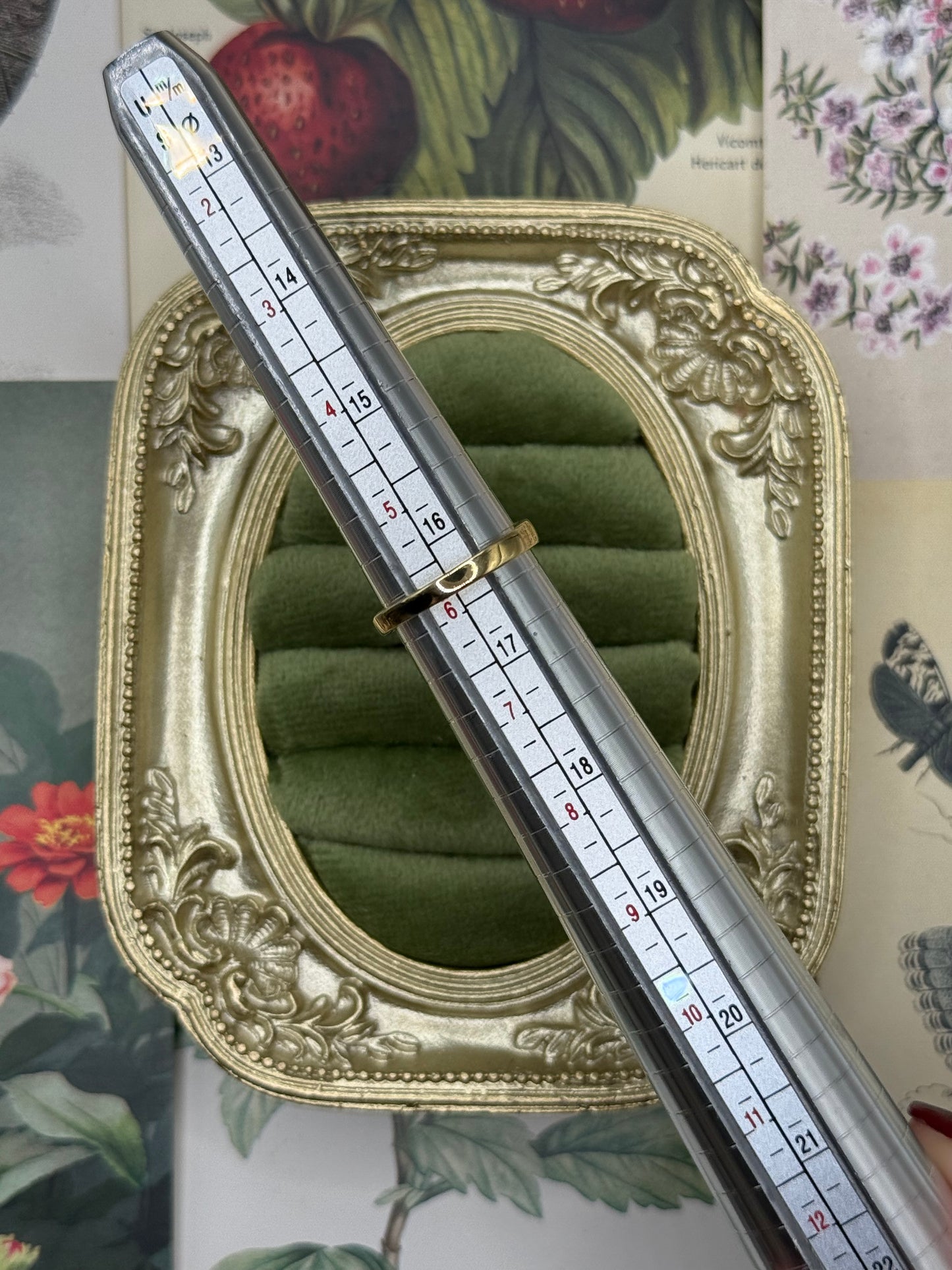 Vintage Gold Tone Red Stone Ring Size 5.75