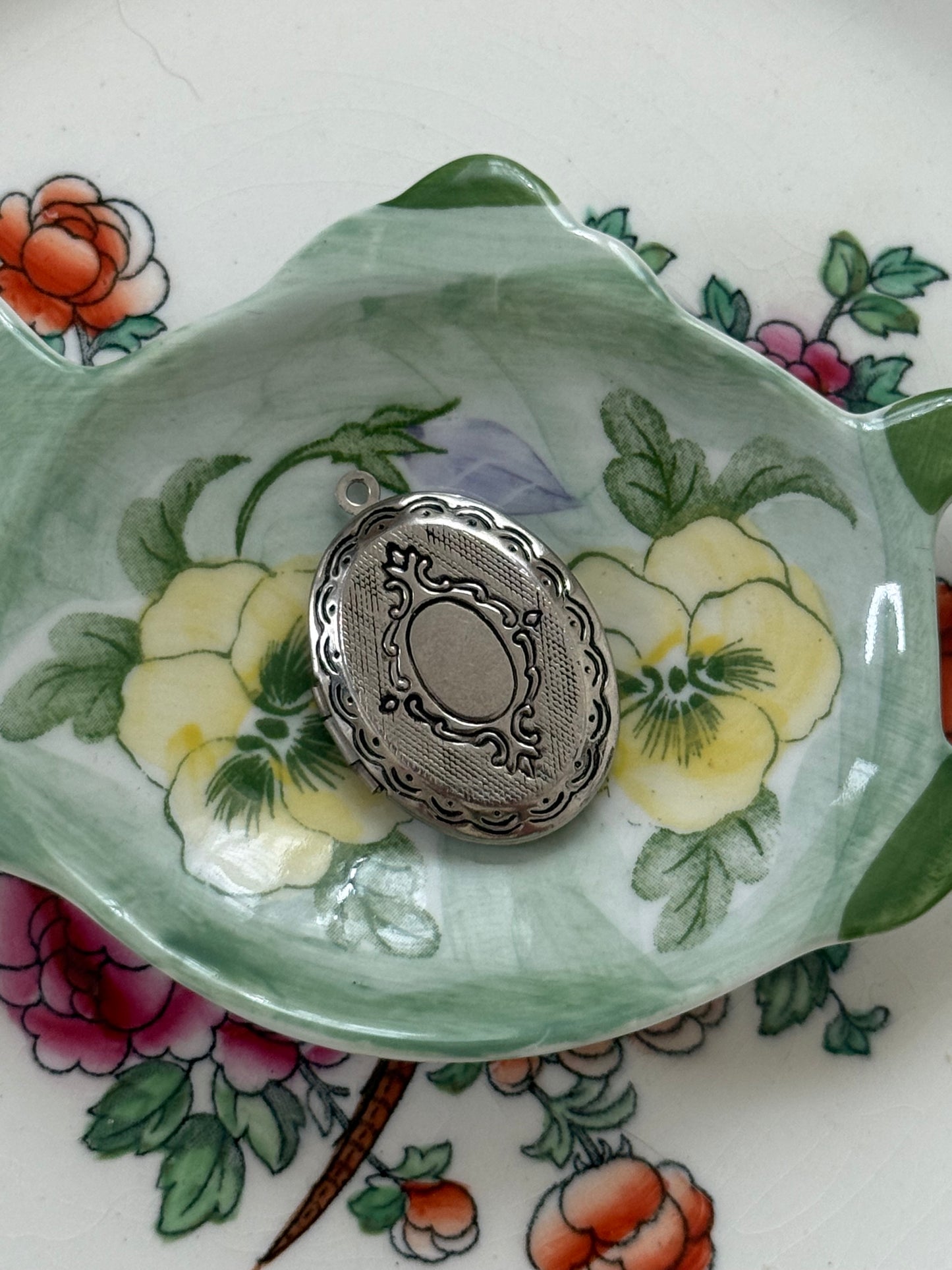silver tone vintage locket pendant