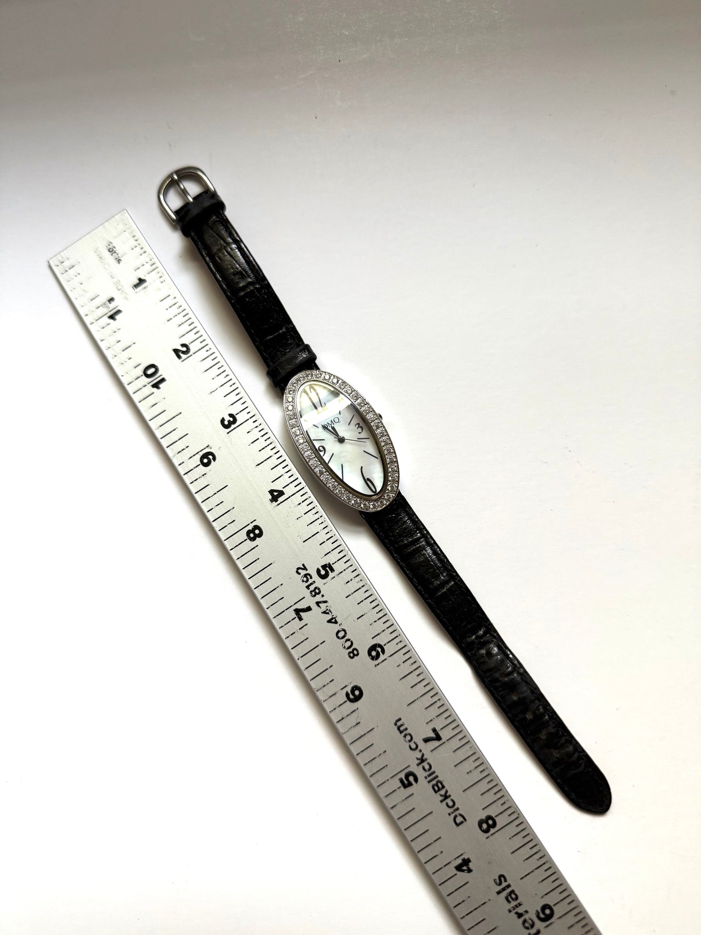 working silver tone leather strap watch