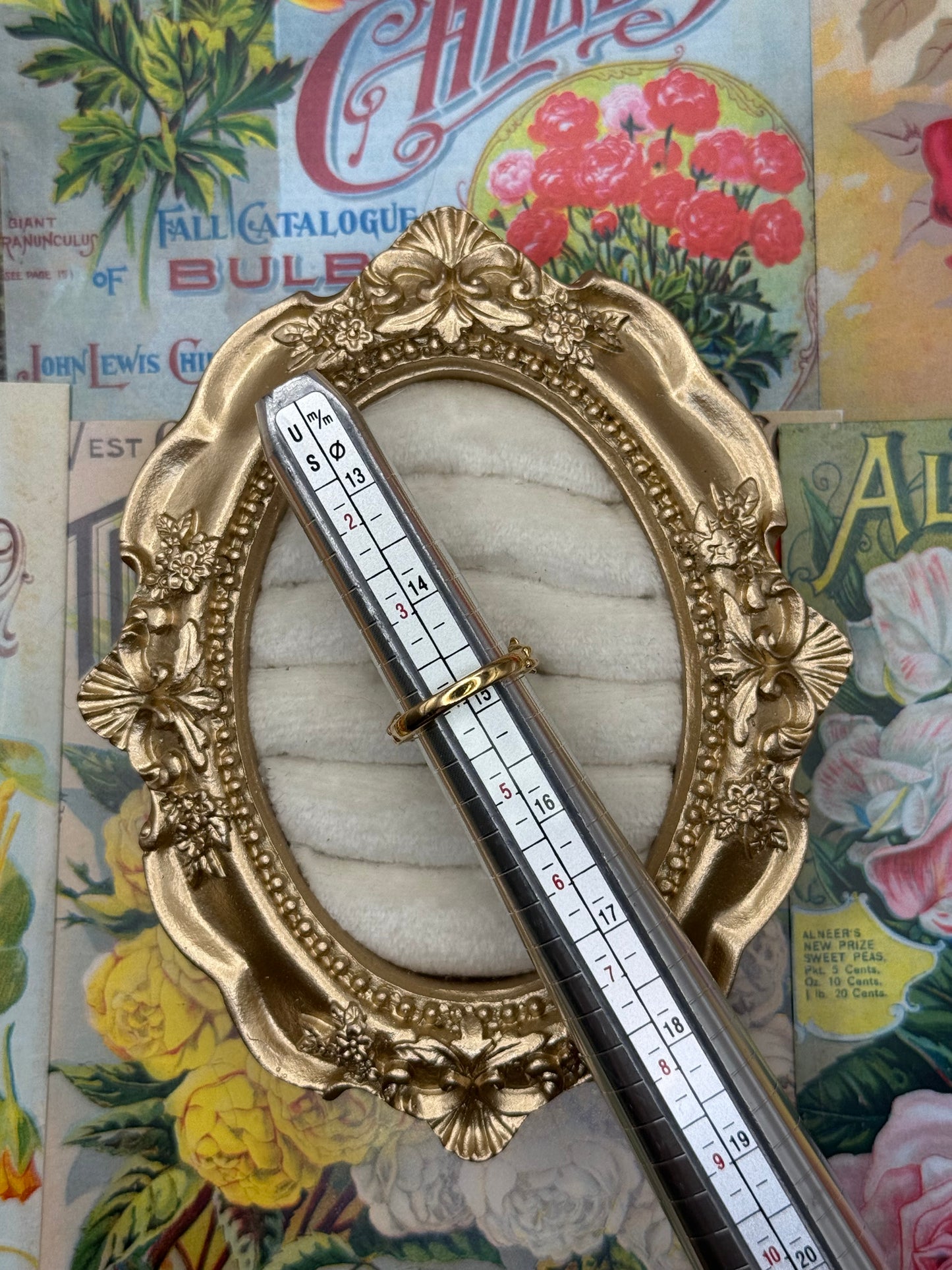 Modern Gold Tone Cherub Ring Size 4