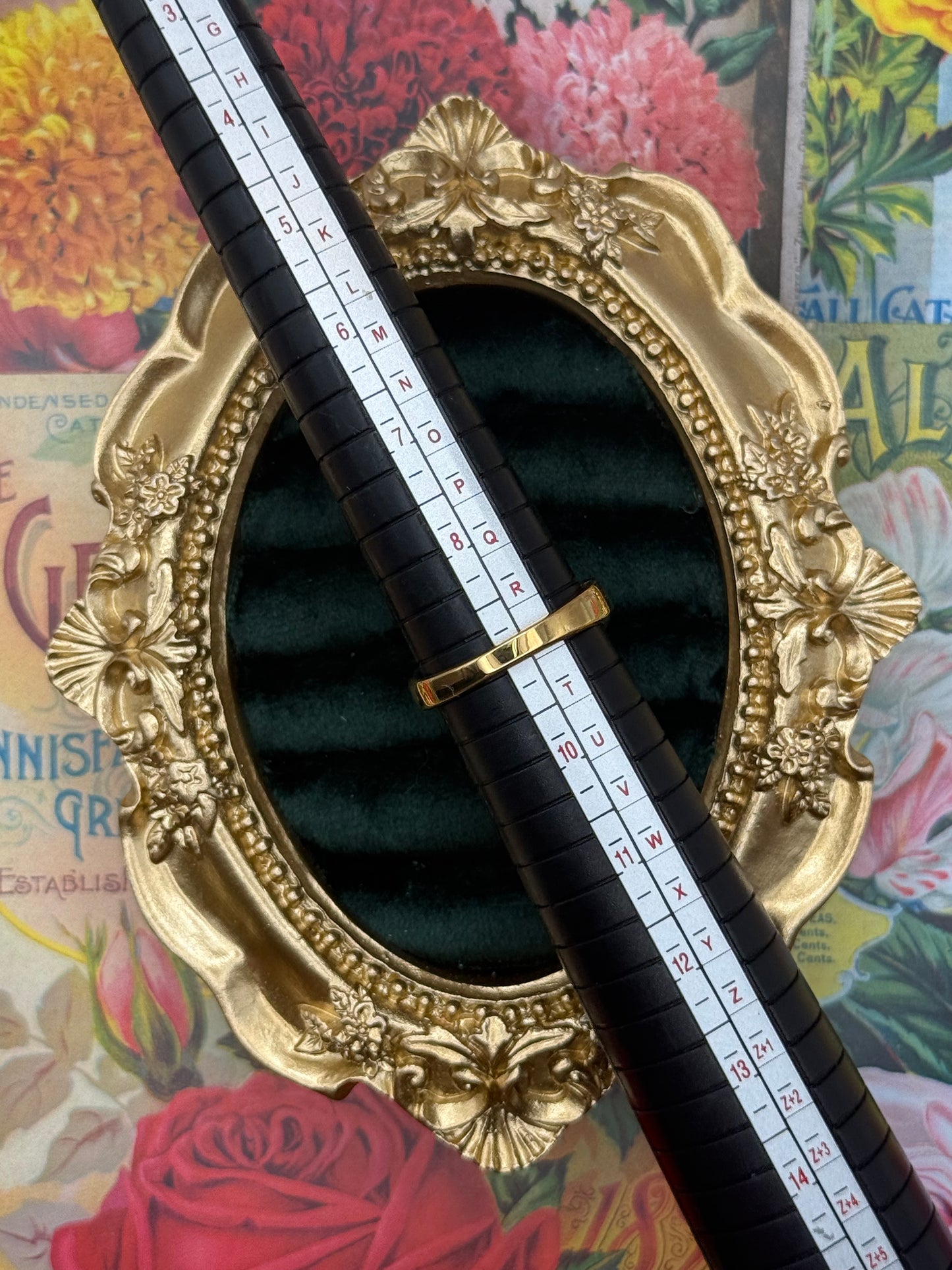 Vintage Gold Tone Old Stock Ring Size 9