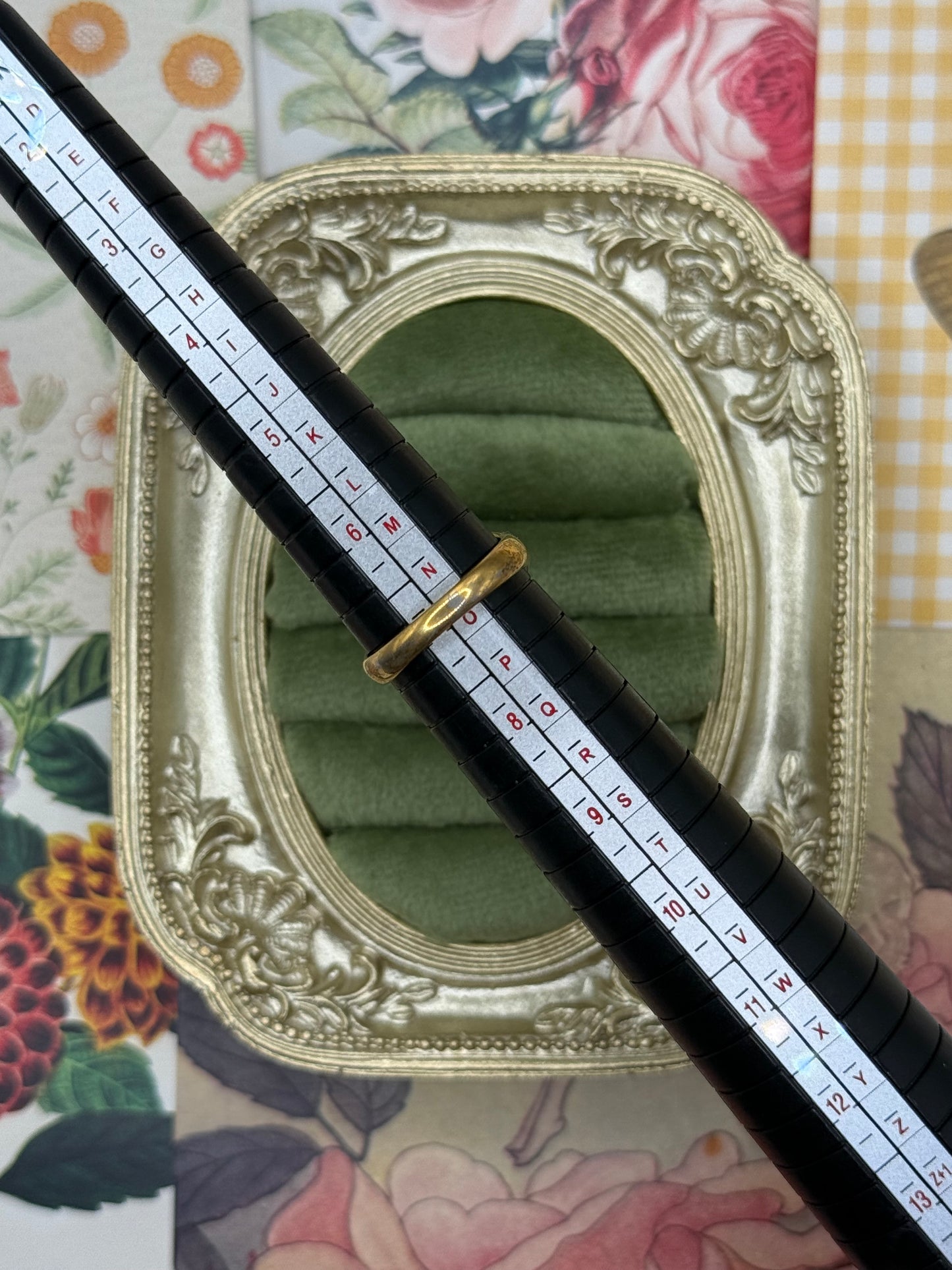 Vintage Gold Tone Avon Gemstone Ring Size 6