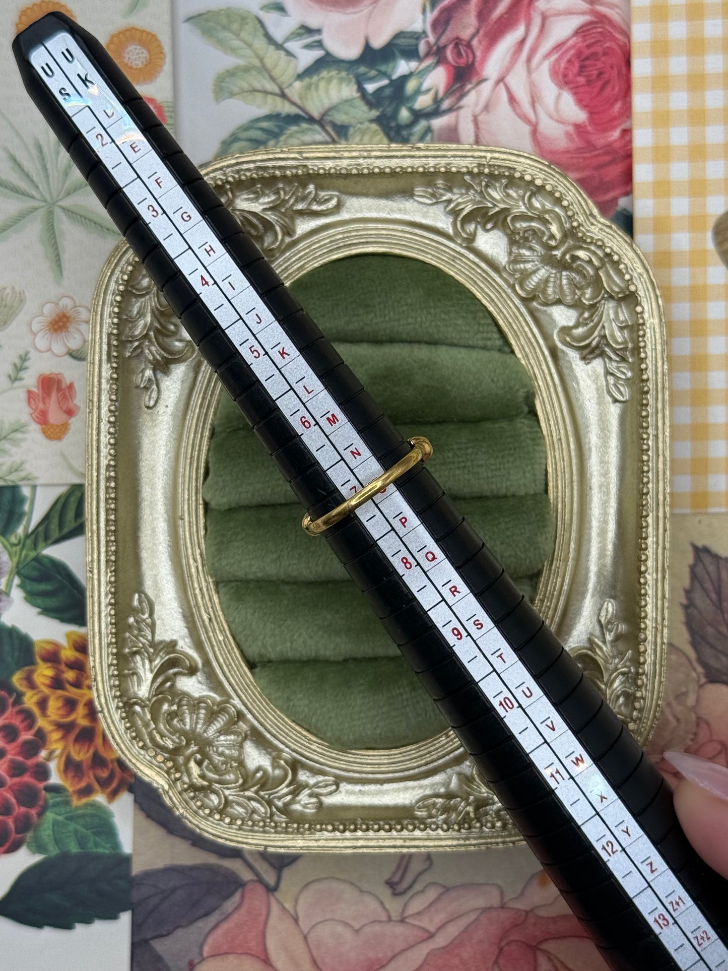 Vintage Gold Tone Avon Ring Size 7