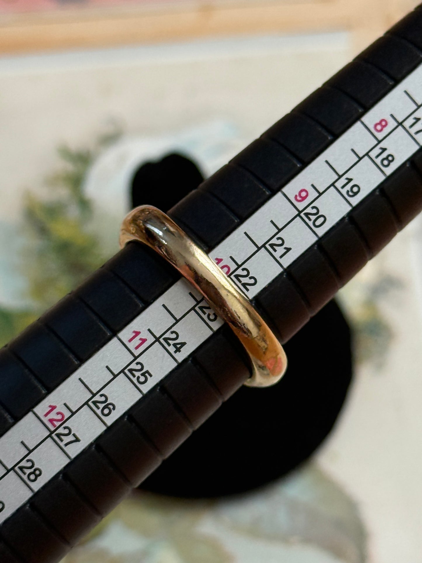 gold tone hammered style ring size 10
