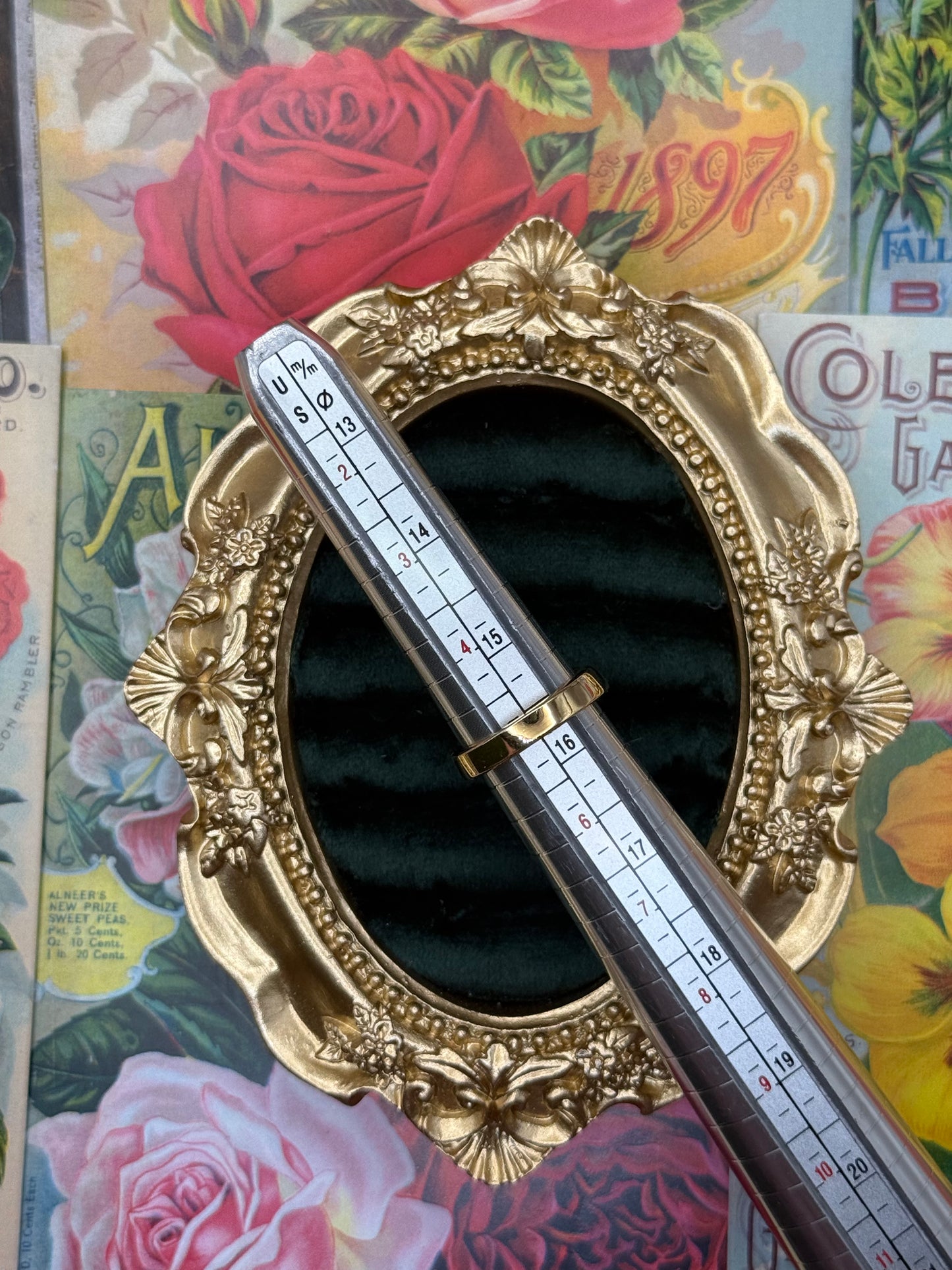 Vintage Gold Tone Old Stock Ring Size 5