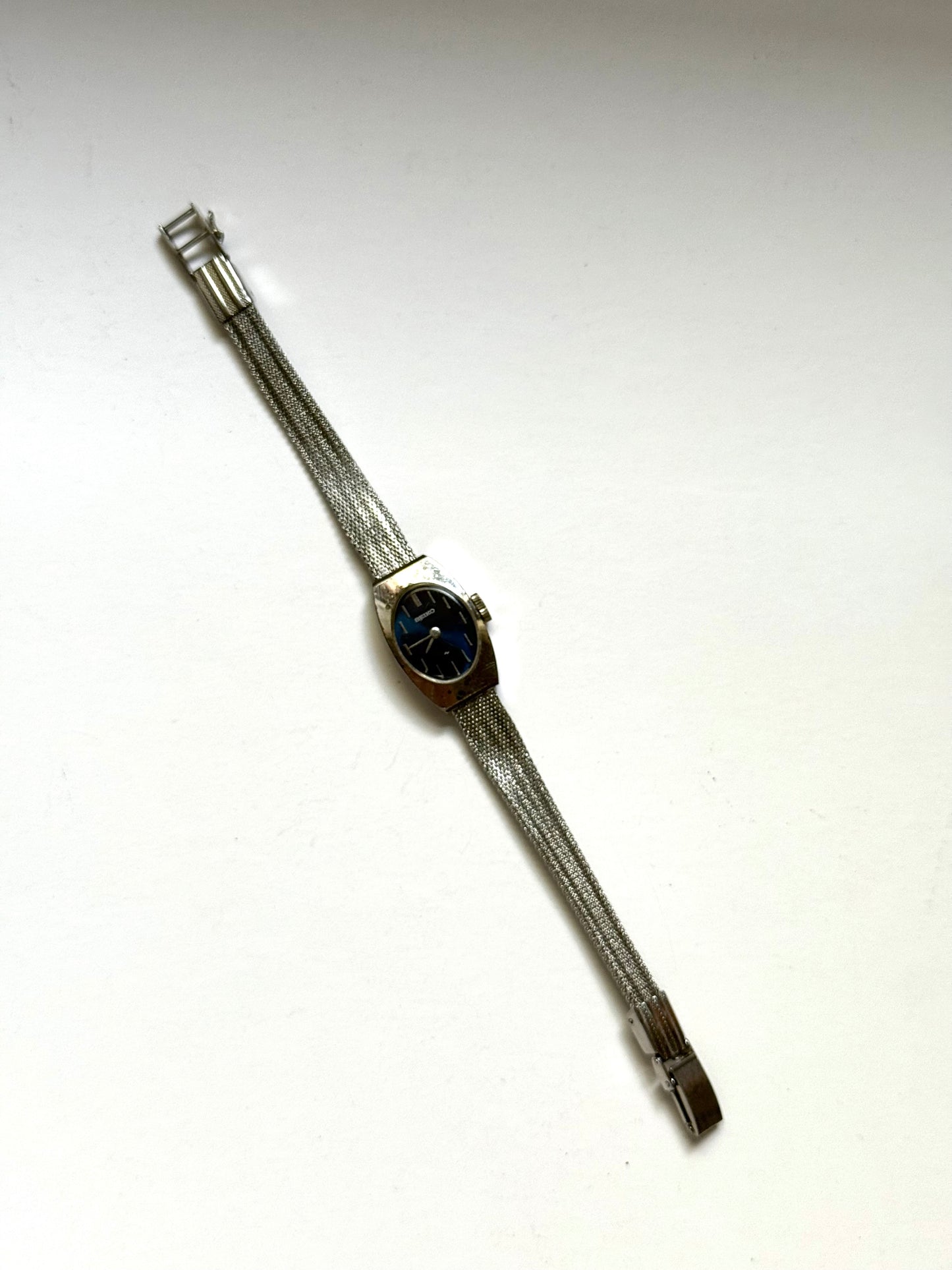working silver tone wind up blue dial seiko watch