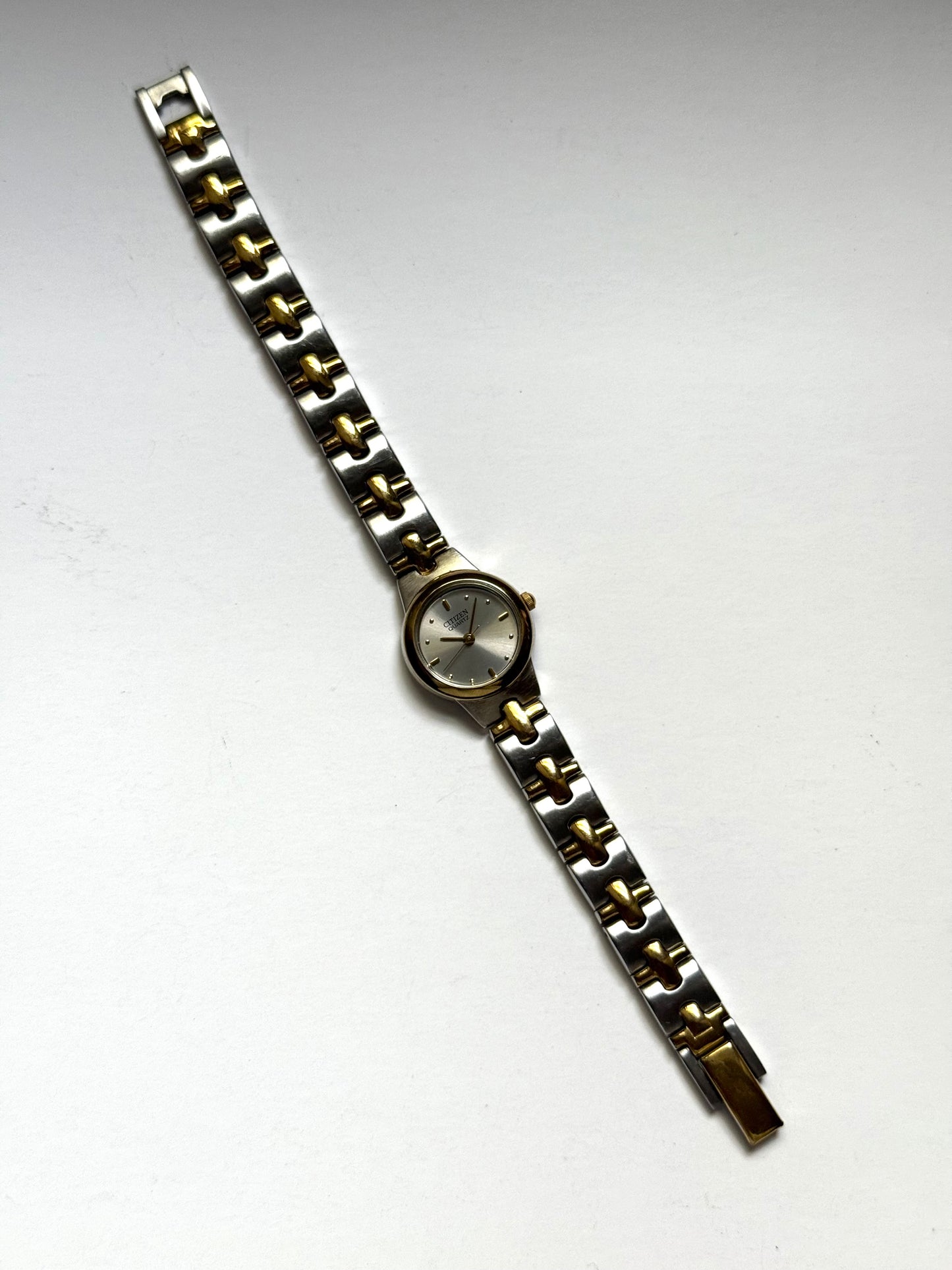 working two tone gray dial citizen watch