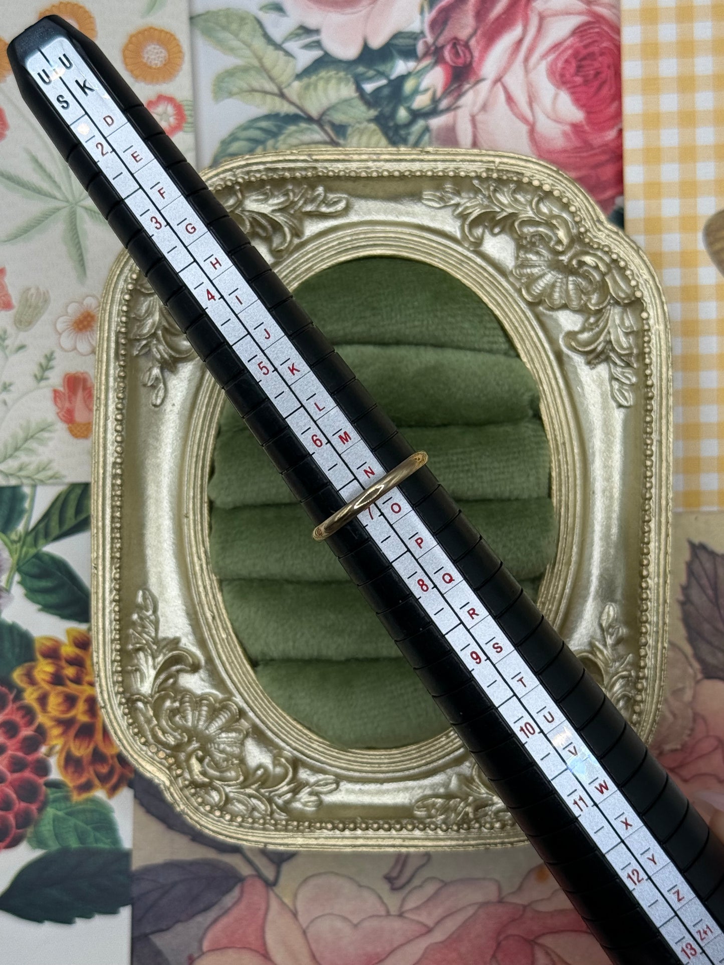 Vintage Gold Tone Dainty Ring Size 7