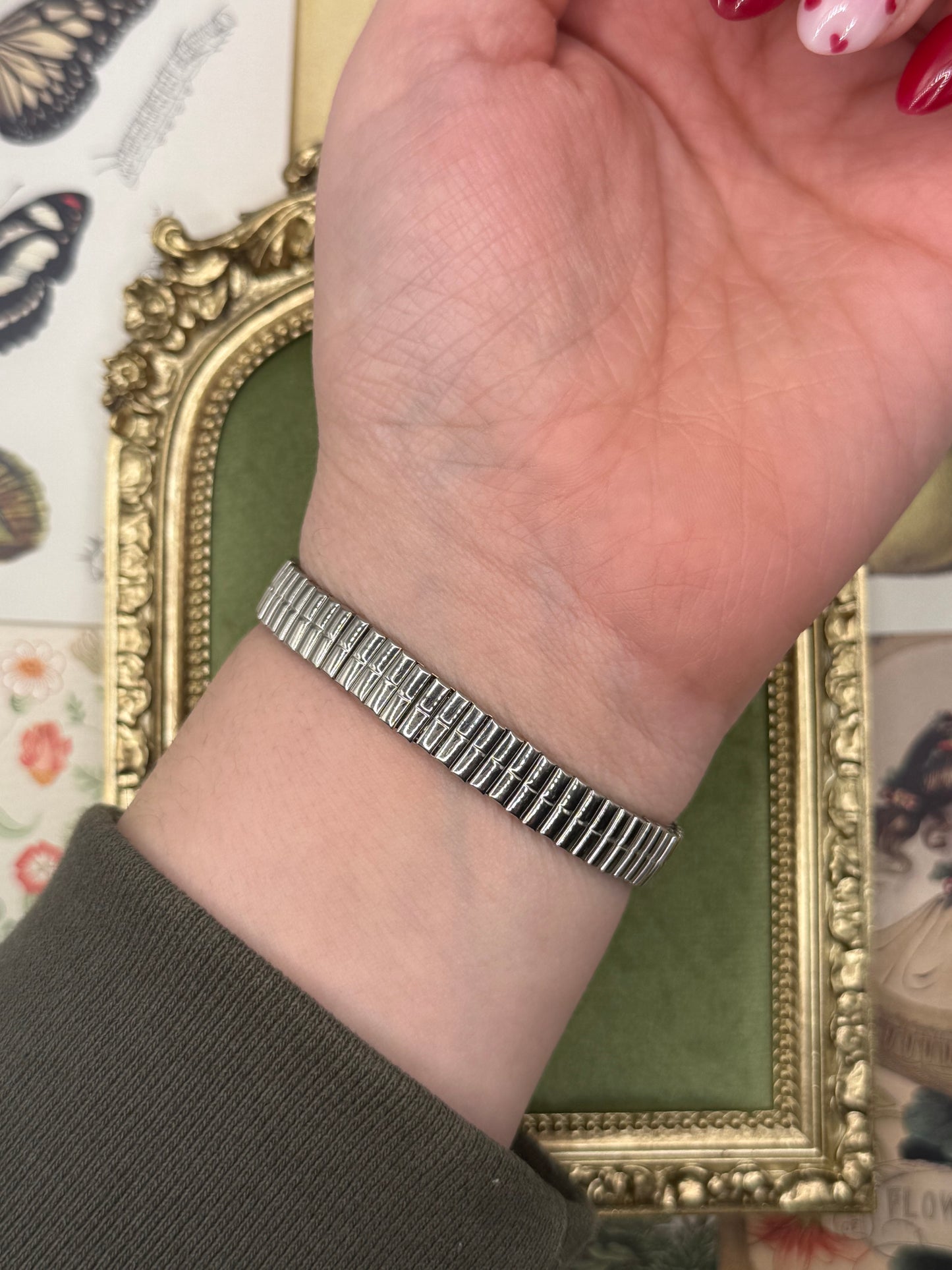 Working Vintage Two Tone Stretchy Heart Watch