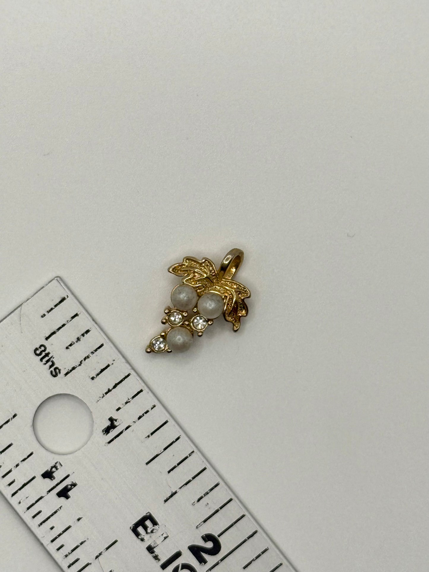 gold tone pearl pendant