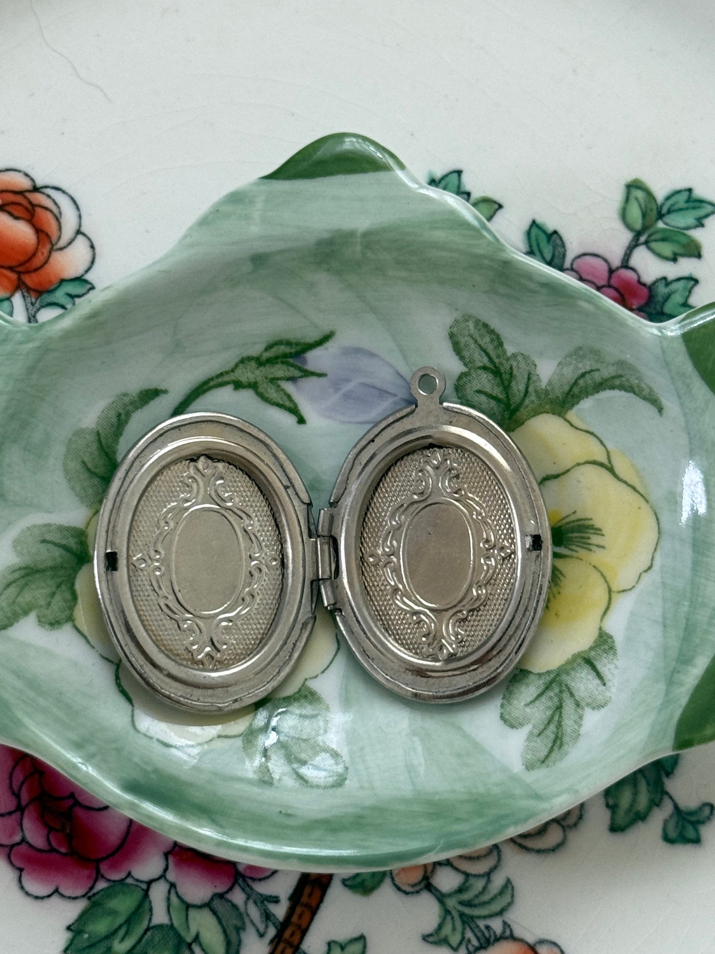 silver tone vintage locket pendant