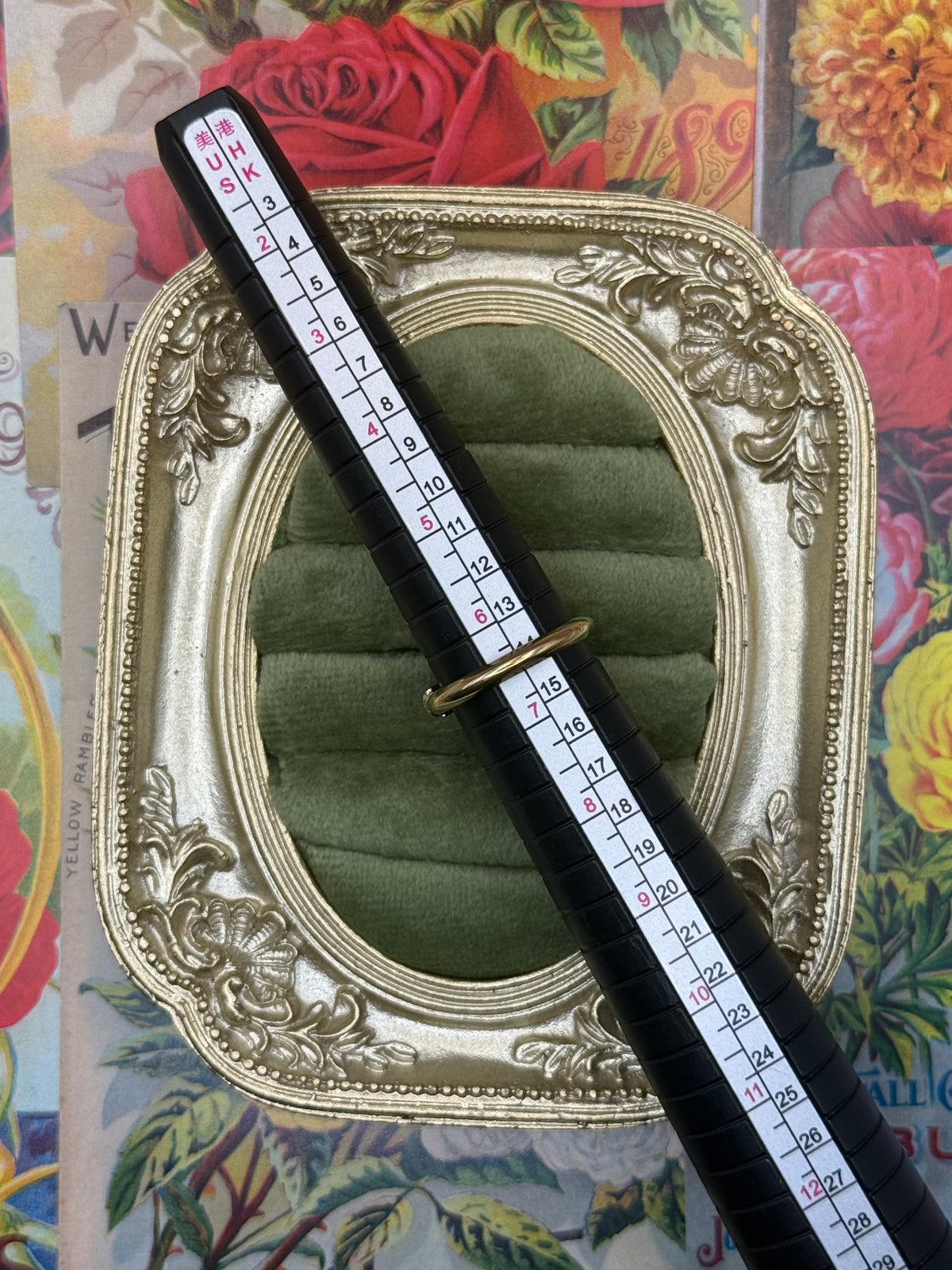 Vintage Gold Tone Avon Belt Buckle Ring Size 6.5