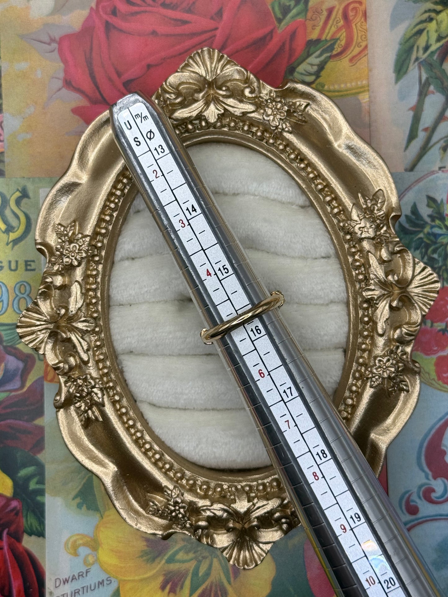 Vintage Gold Tone Avon Ring Size 5