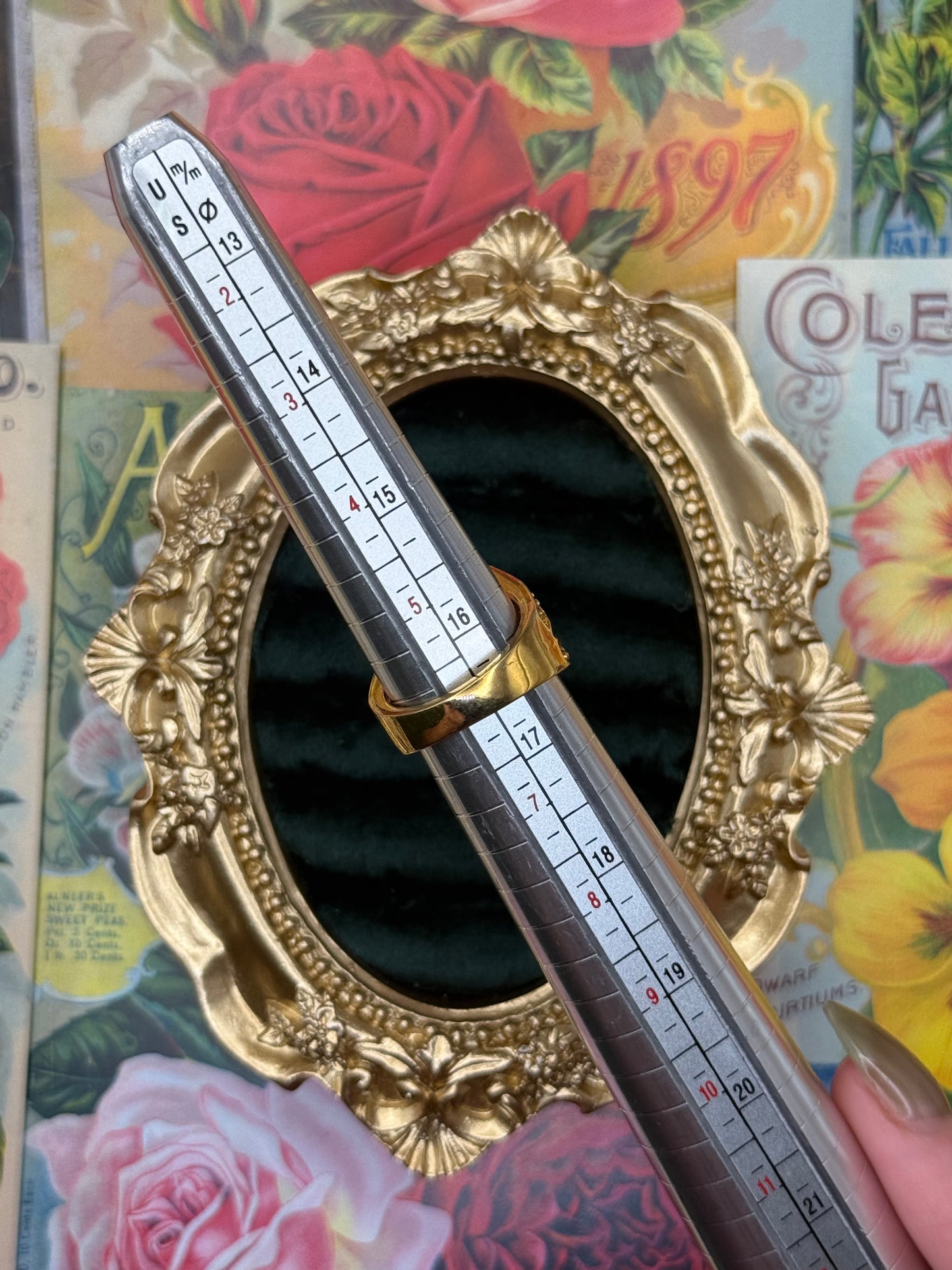 Vintage Gold Tone Old Stock Ring Size 6