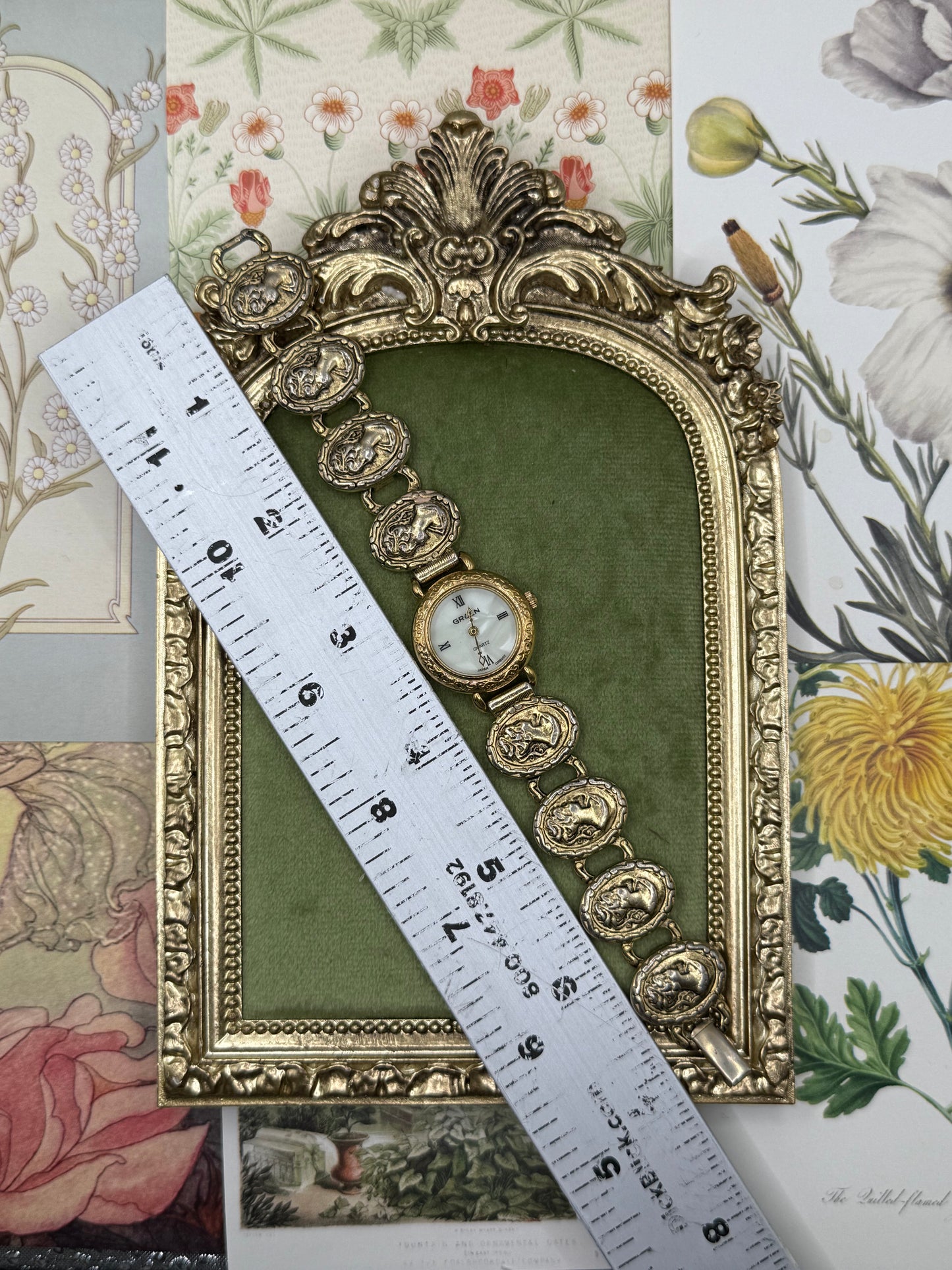 Working Gold Tone Vintage Cameo Band Watch