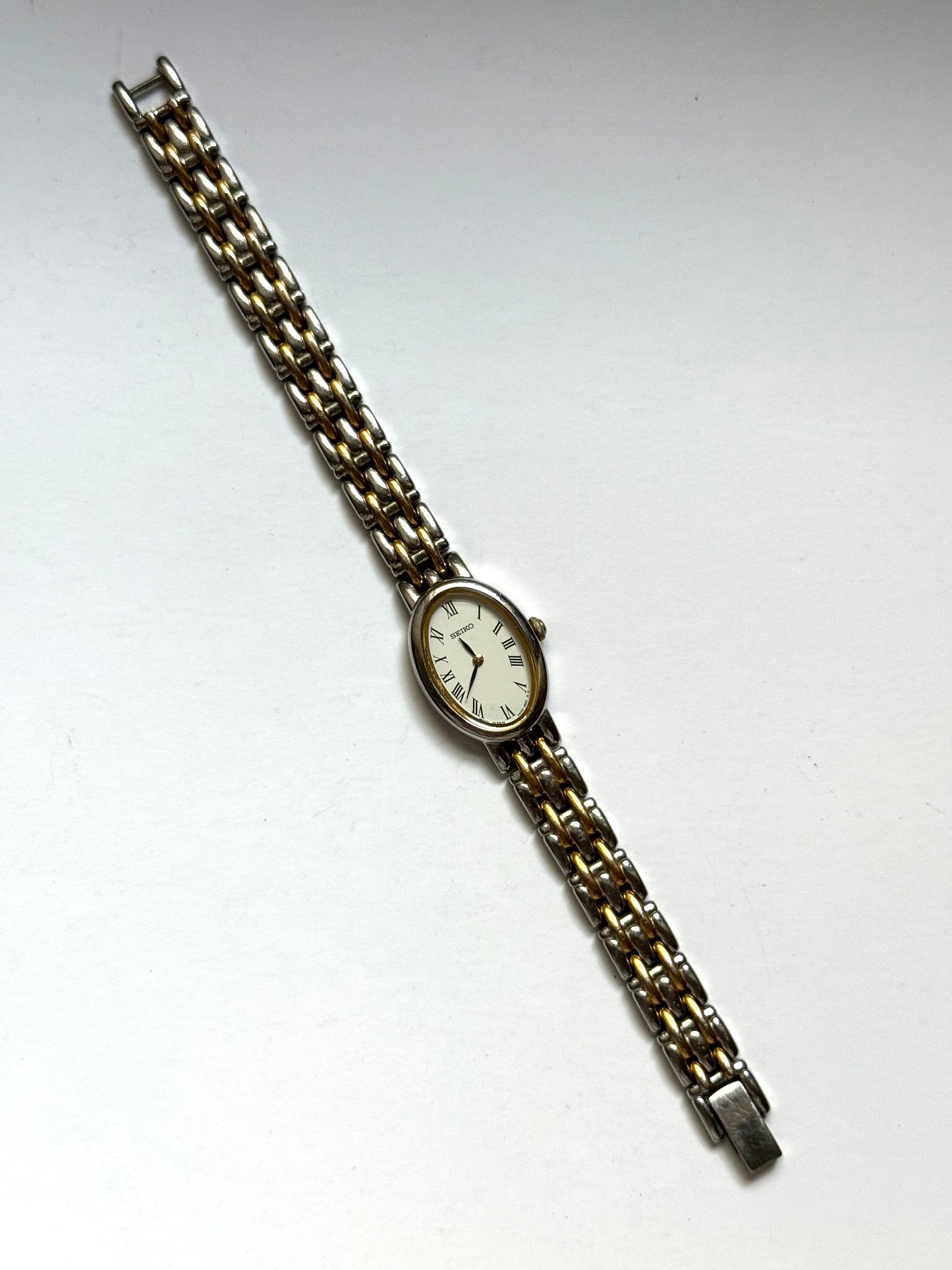 working two tone oval dial seiko watch