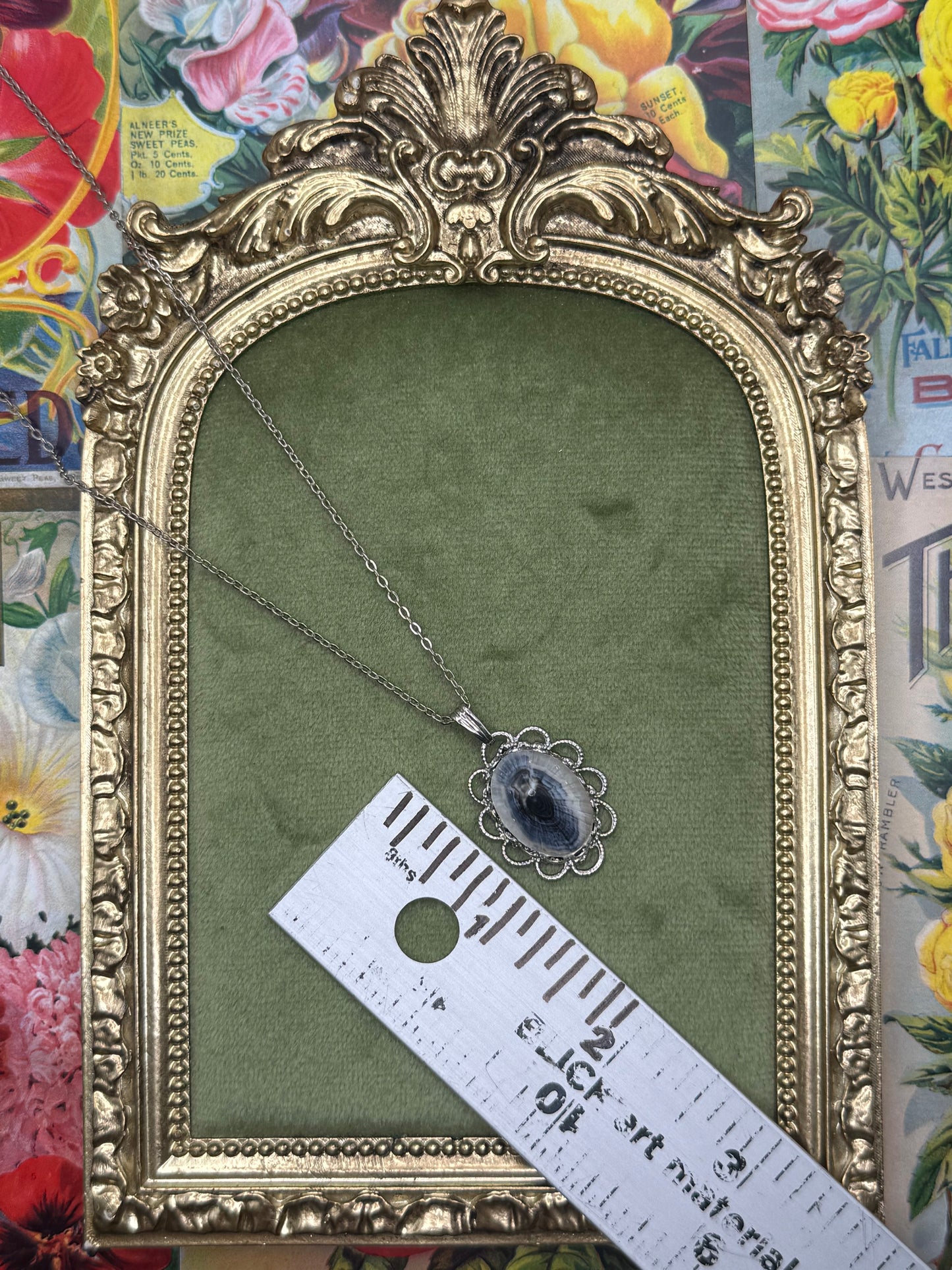 Vintage Silver Tone Shell Pendant Necklace 18”
