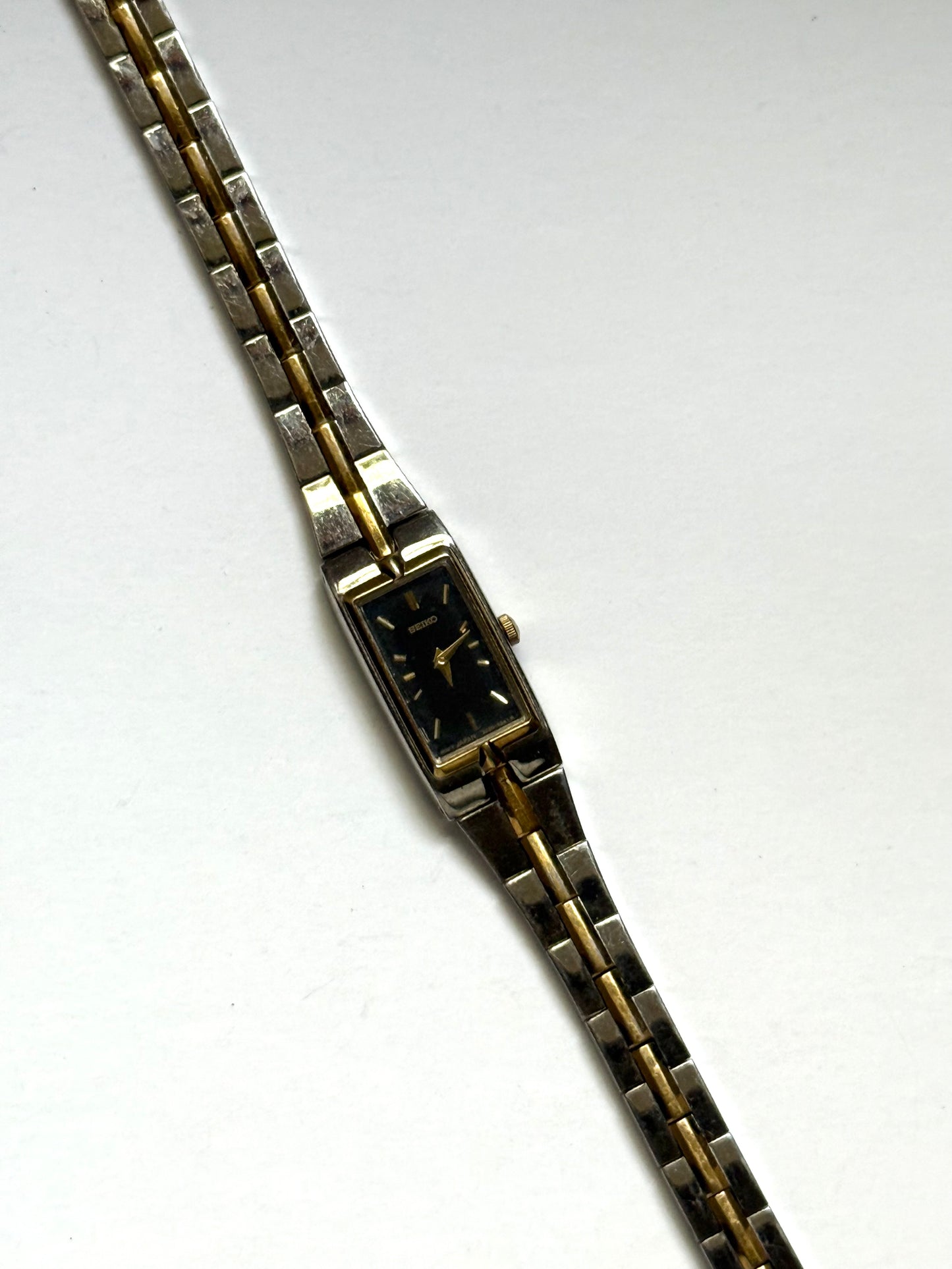 working two tone black dial seiko watch