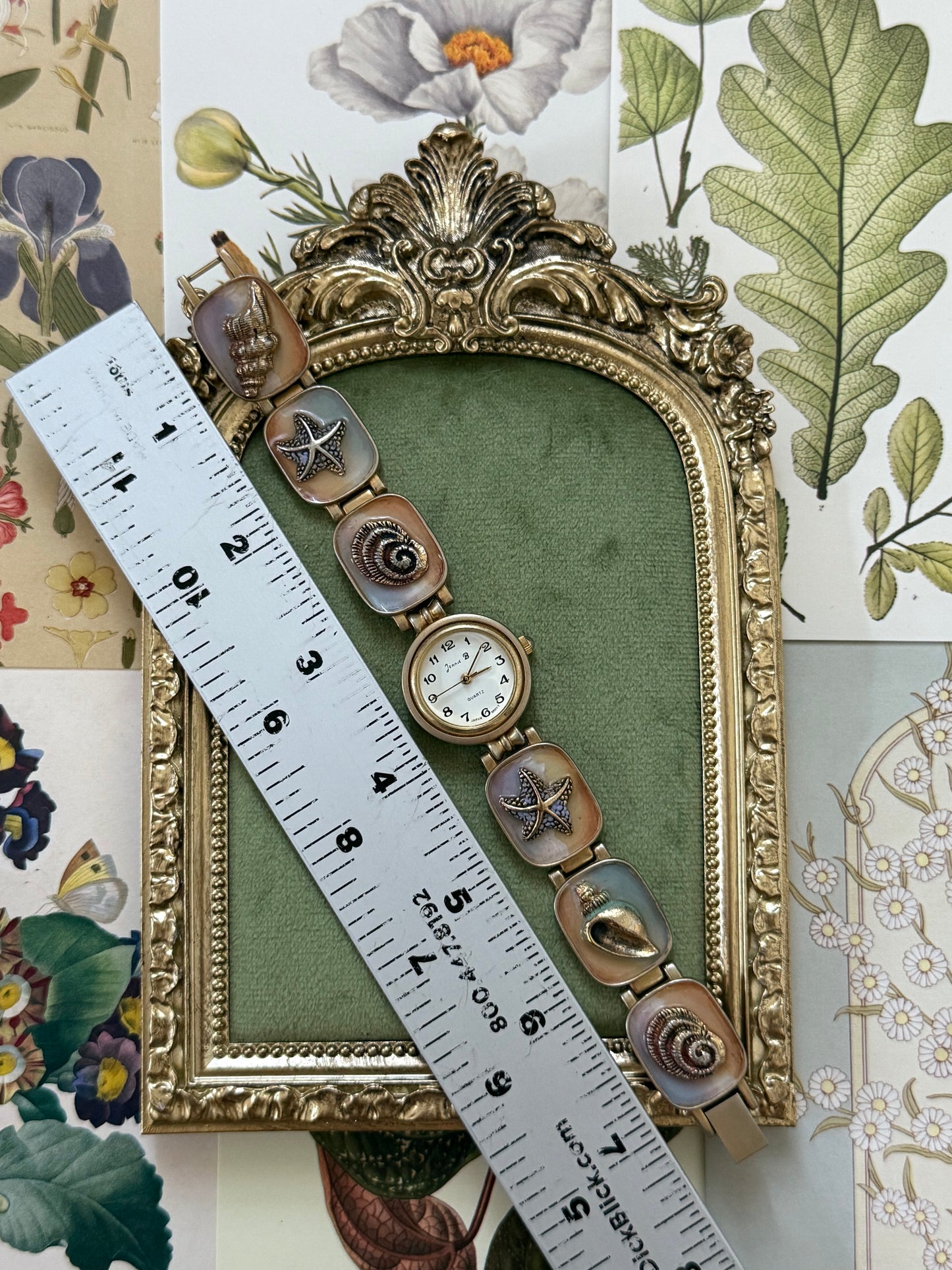 Working Vintage Gold Tone Seashell Watch