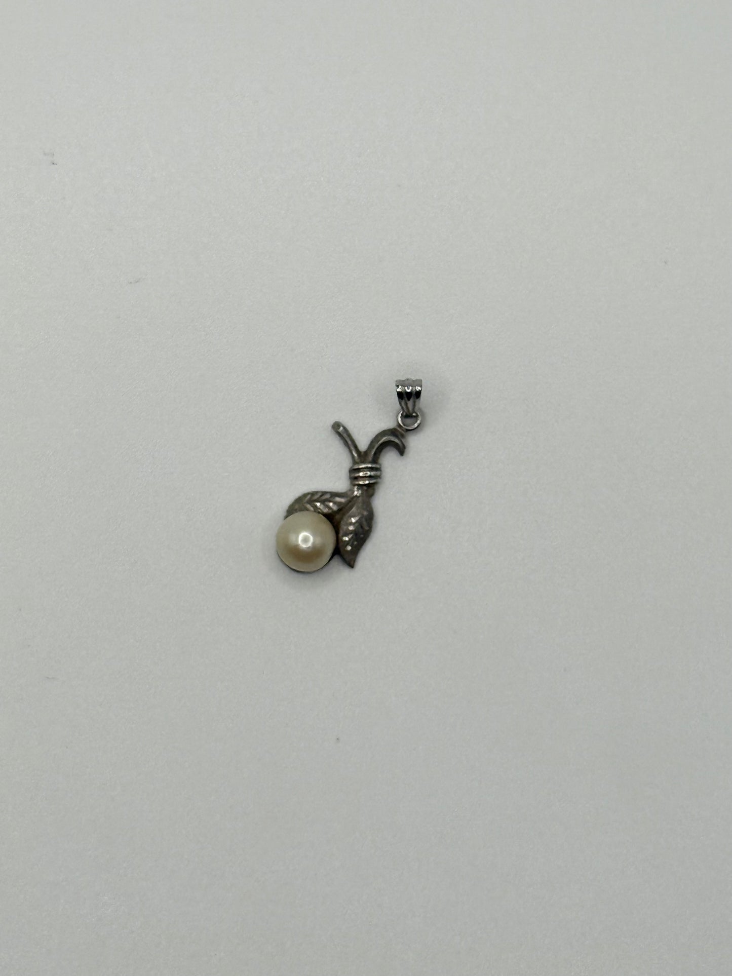 sterling silver pearl pendant