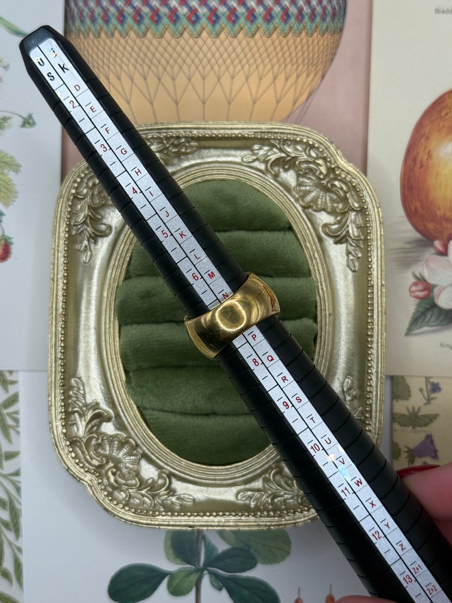 Vintage Gold Tone Gripoix Roman Ring Size 7