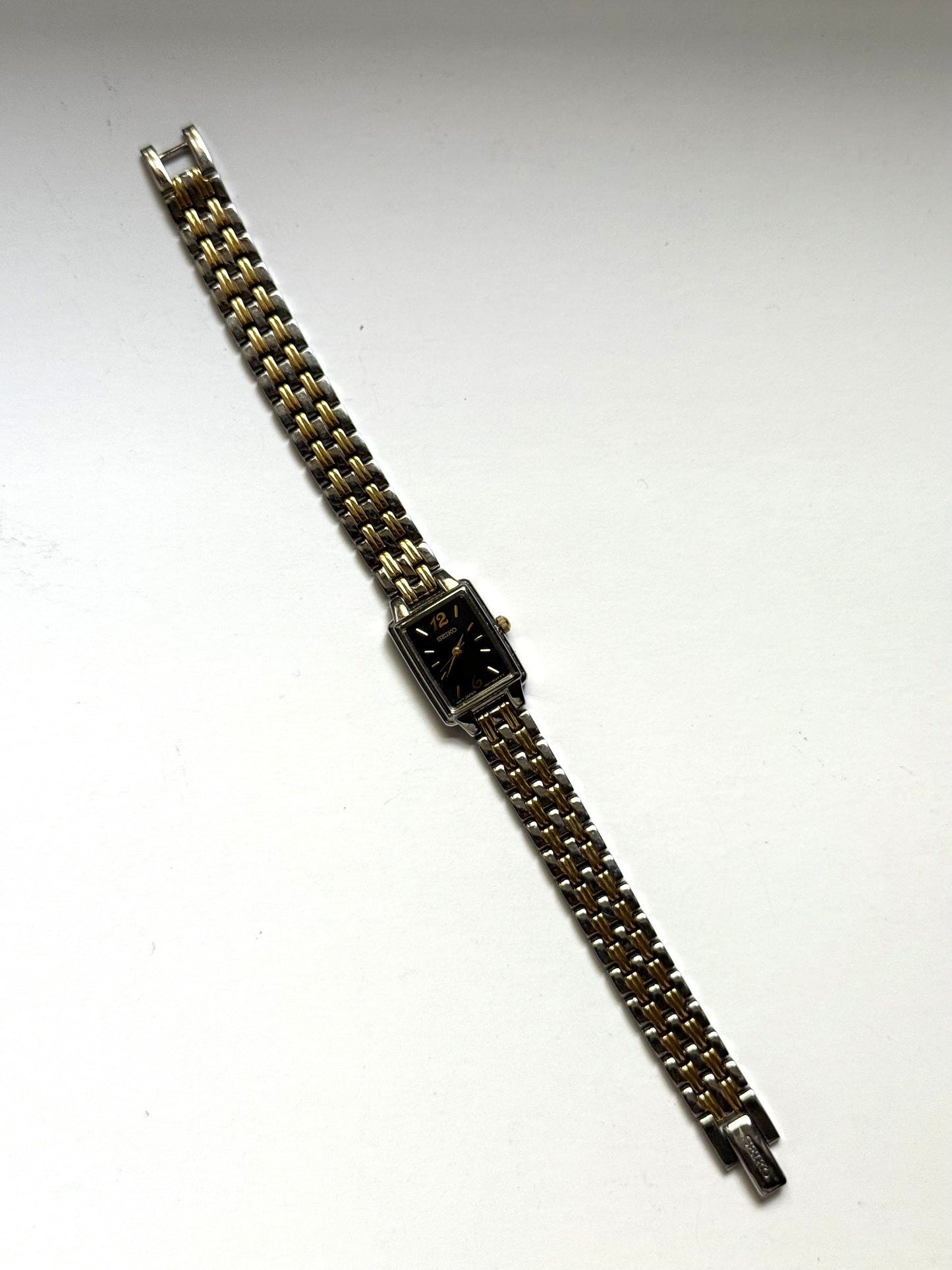 working two tone black dial seiko watch