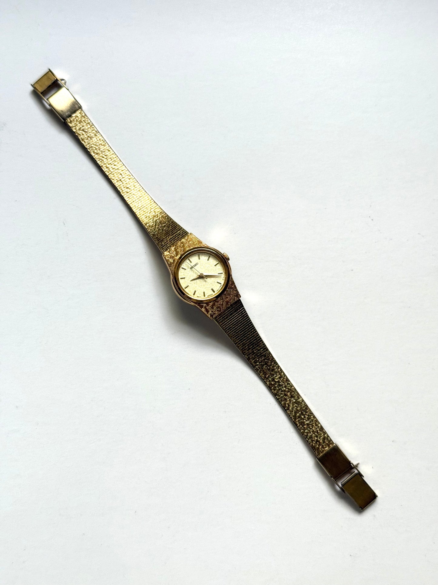 working gold tone circle dial seiko watch