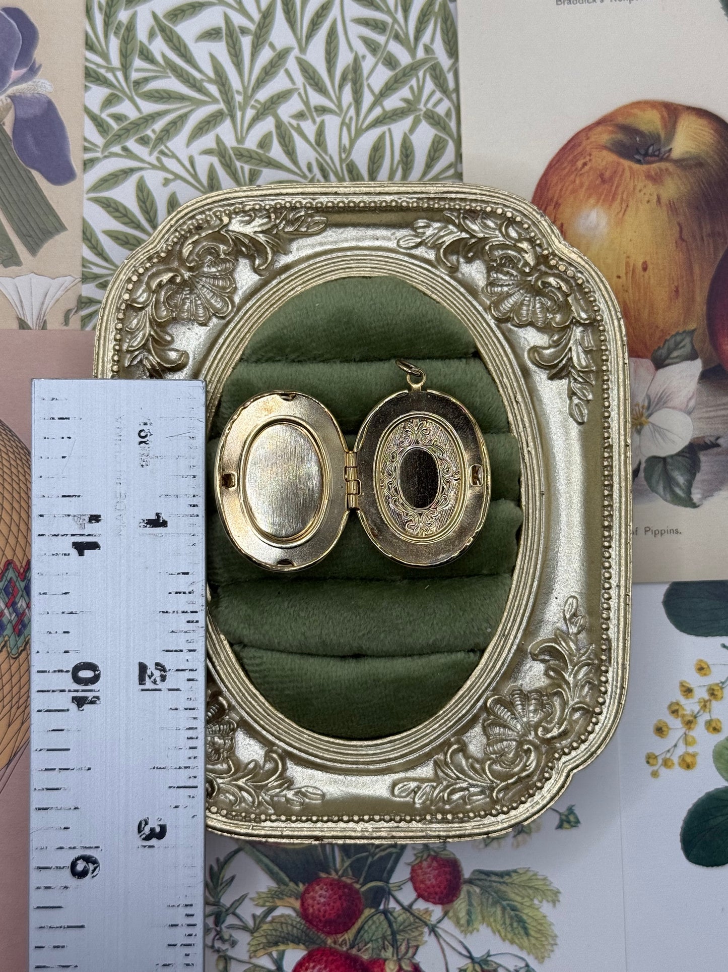 Vintage Gold Tone Gemstone Locket