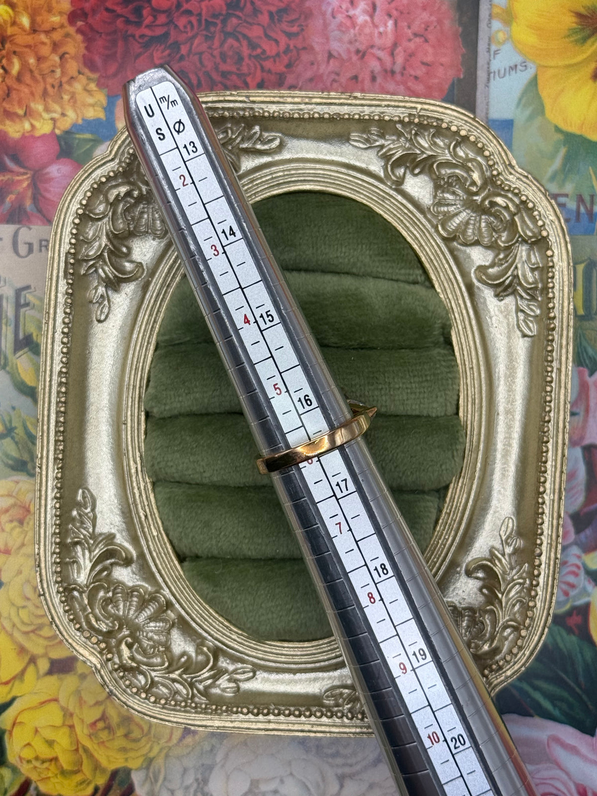Vintage Gold Tone Old Stock Ring Size 6