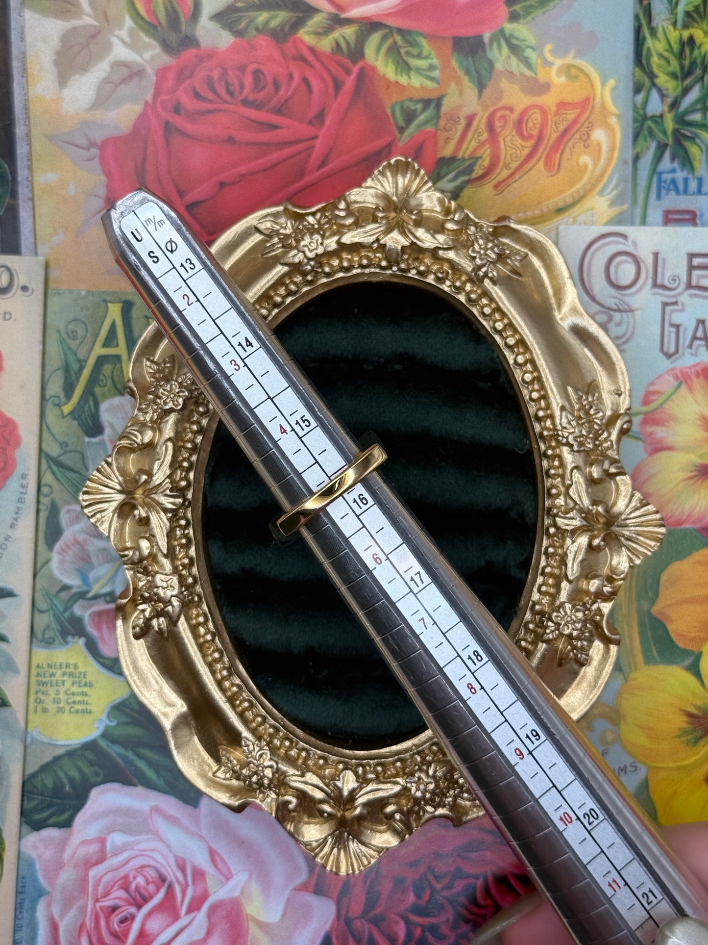 Vintage Gold Tone Old Stock Ring Size 5