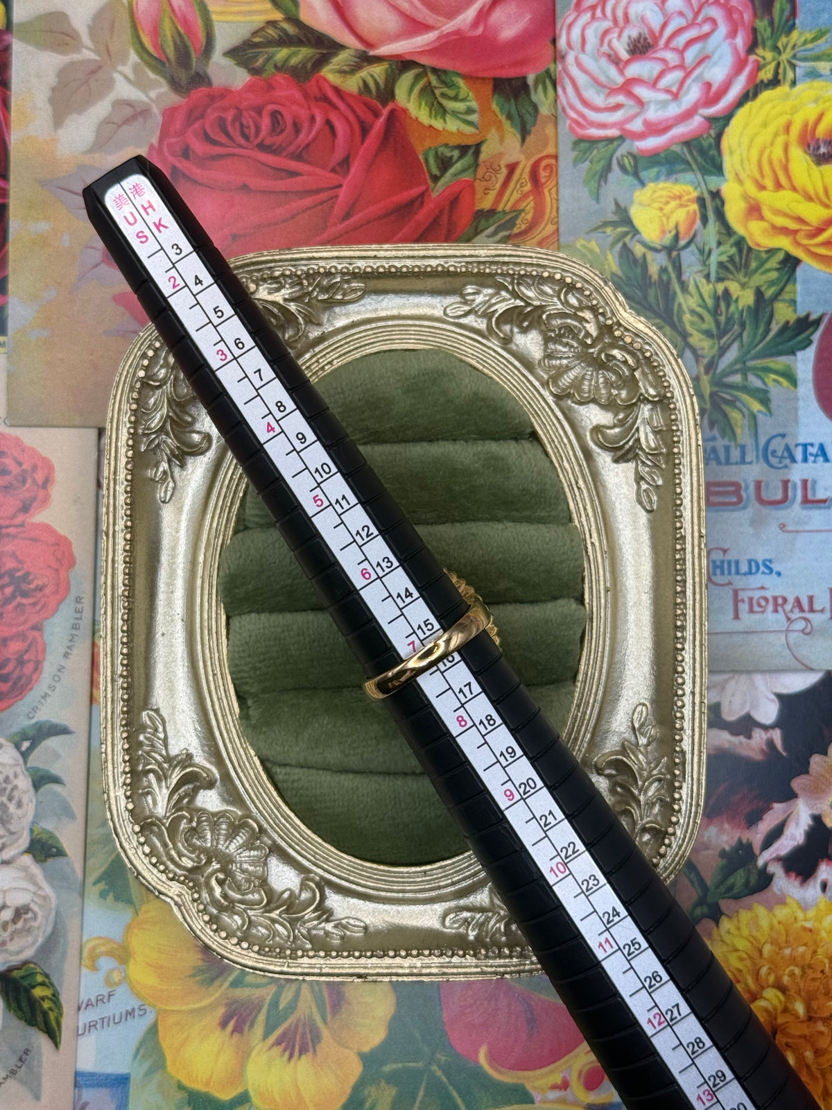 Vintage Gold Tone Black Stone Ring Size 7