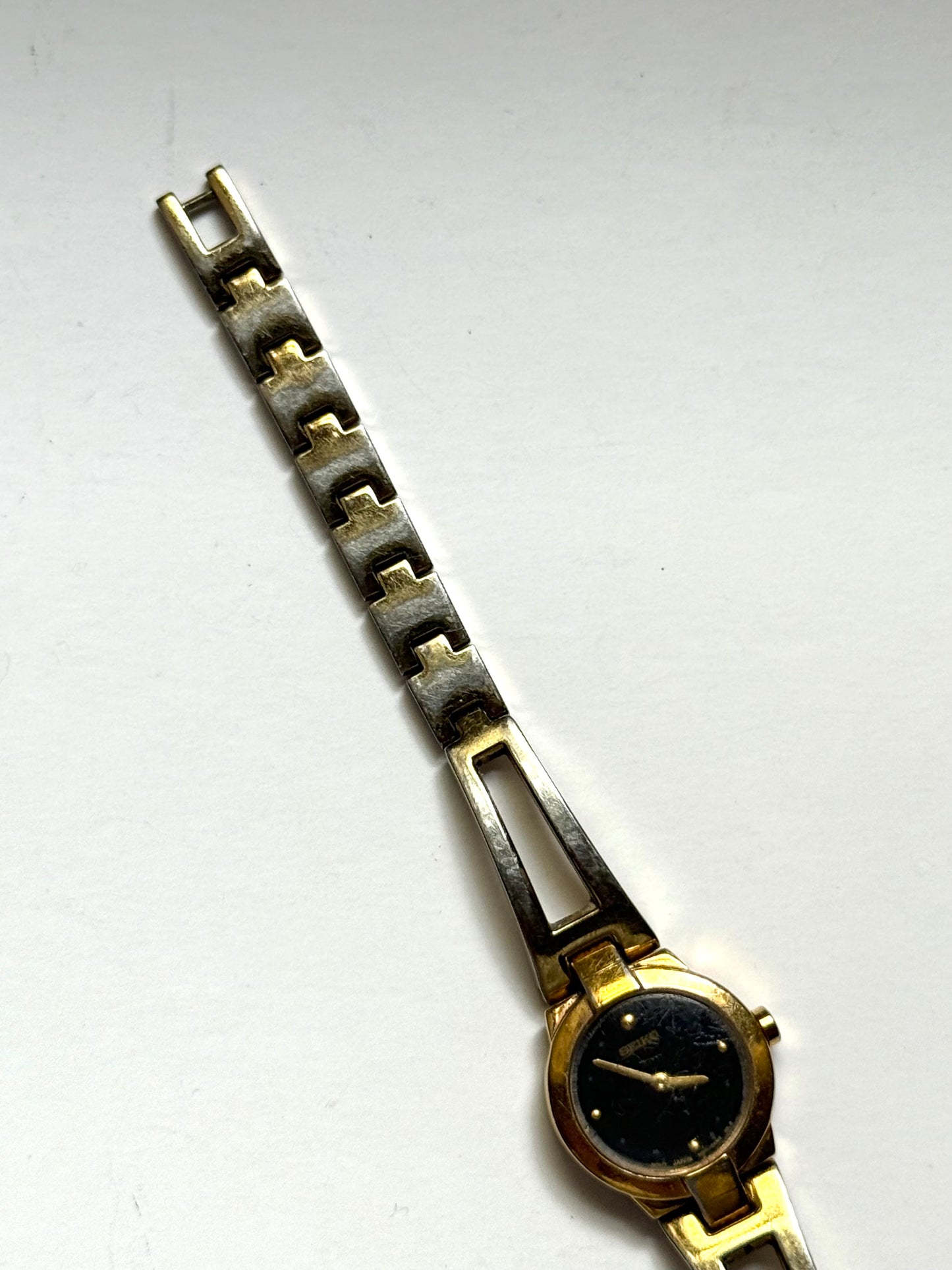working two tone black dial seiko watch