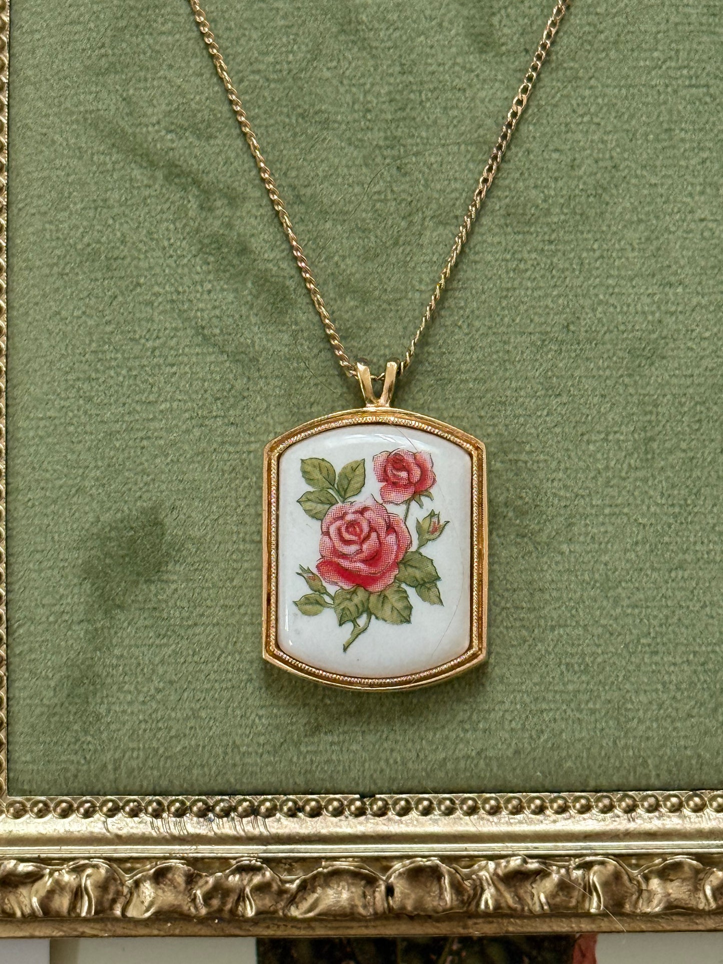 Vintage Gold Tone Floral Avon Necklace