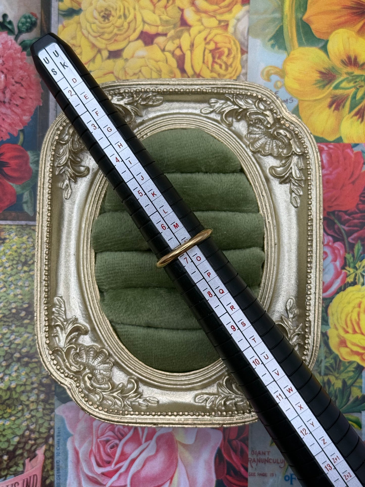 Vintage Gold Tone Avon Kensington Size 6/6.5 (Near Mint Condition)